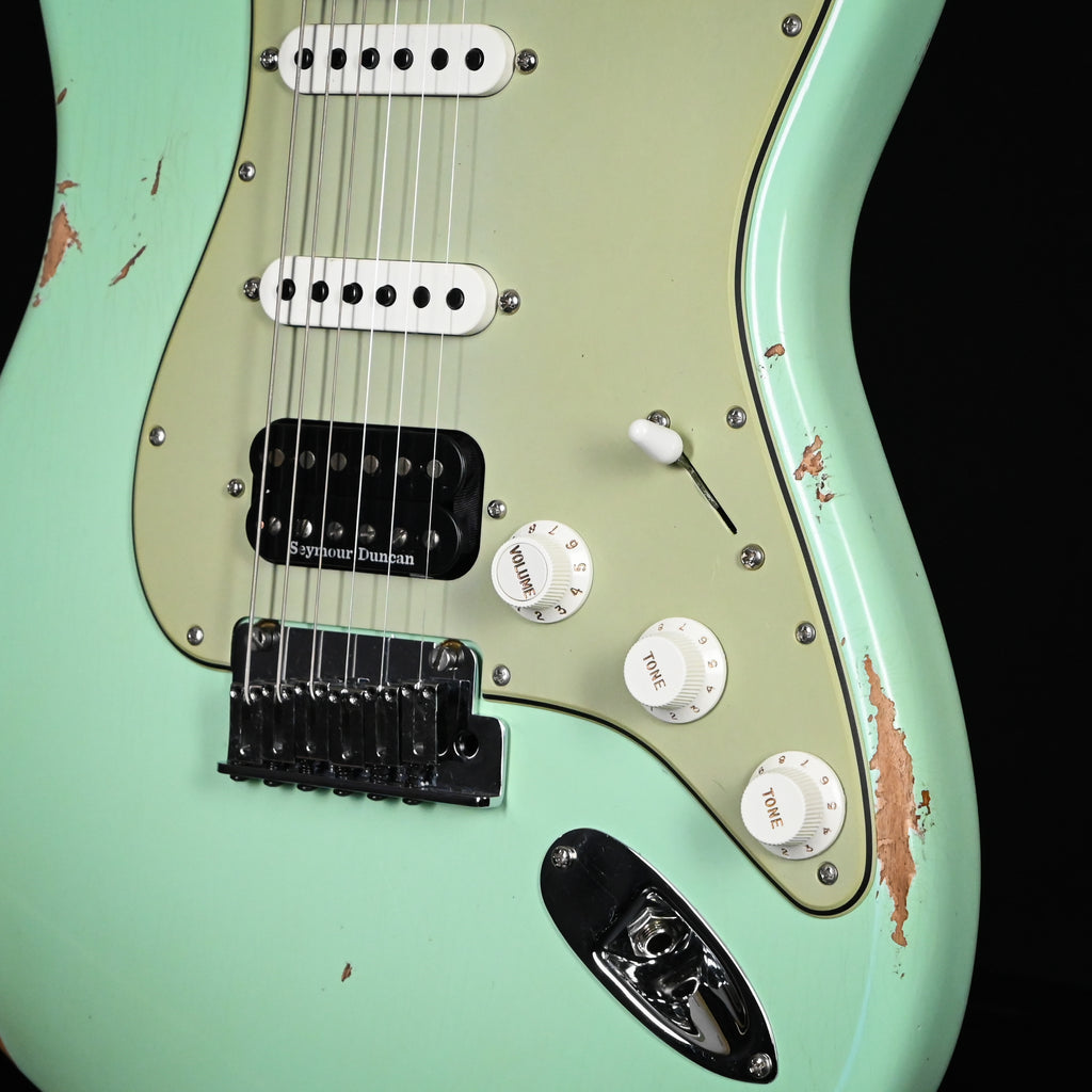 Fender Custom Shop Custom Deluxe Stratocaster w/ Seymour Duncan SH4B Humbucker, Relic/ Closet Classic Hardware- Aged Surf Green 2026 (R147902)