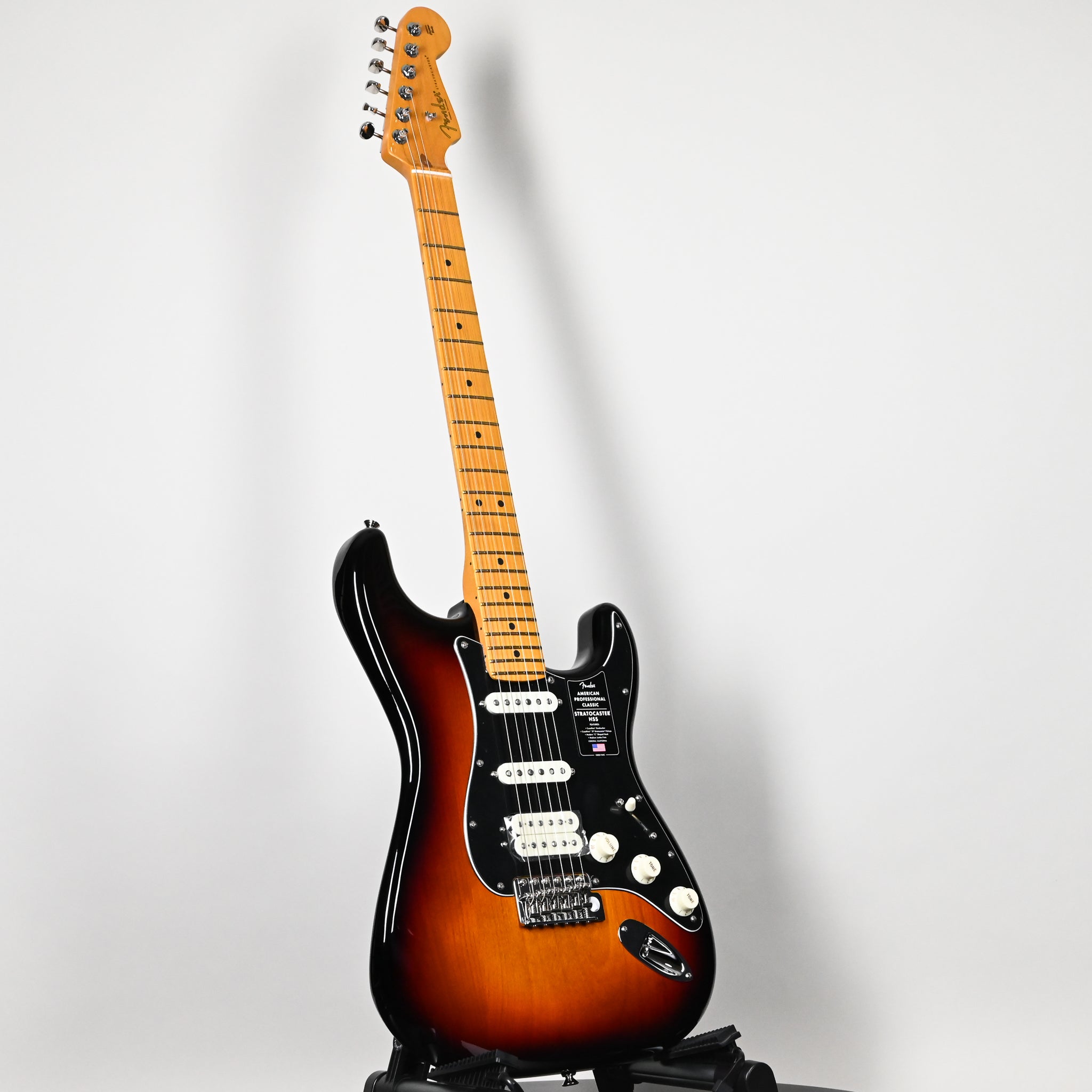 Fender American Professional Classic Stratocaster HSS- 3 Color Sunburst 2025 (US25092214)