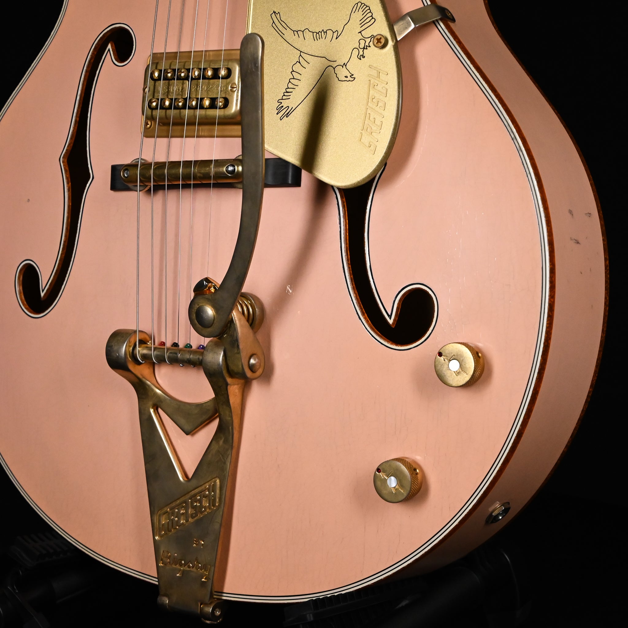 Gretsch Custom Shop USA Masterbuilt Gonzalo Madrigal G6136-CS '59 “Pink Falcon” Relic- Shell Pink (UC24033703)