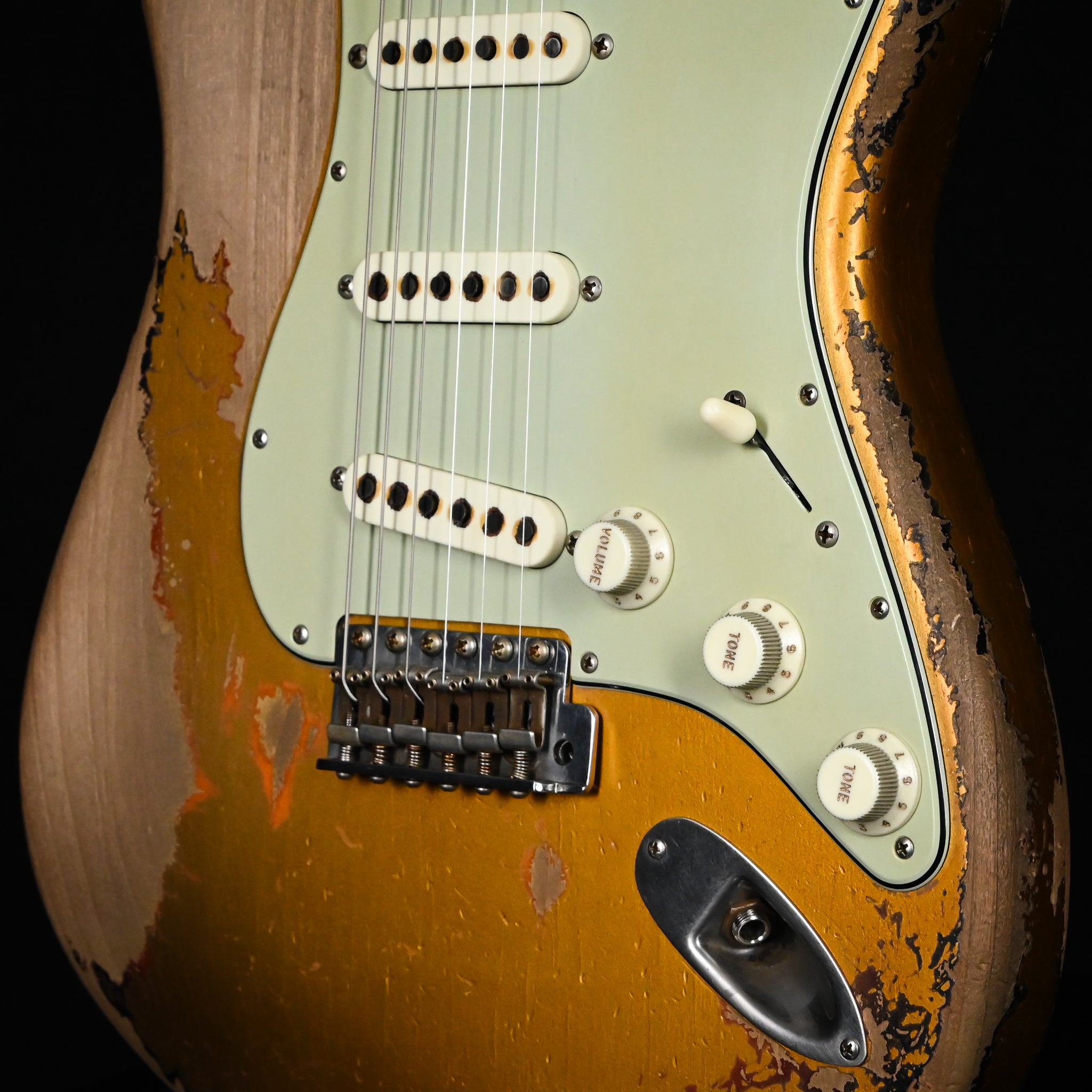 Fender Custom Shop Masterbuilt Dale Wilson '60s Stratocaster Heavy Relic- Green/ Gold Patina over 3-Tone Sunburst 2026 (CZ587347)