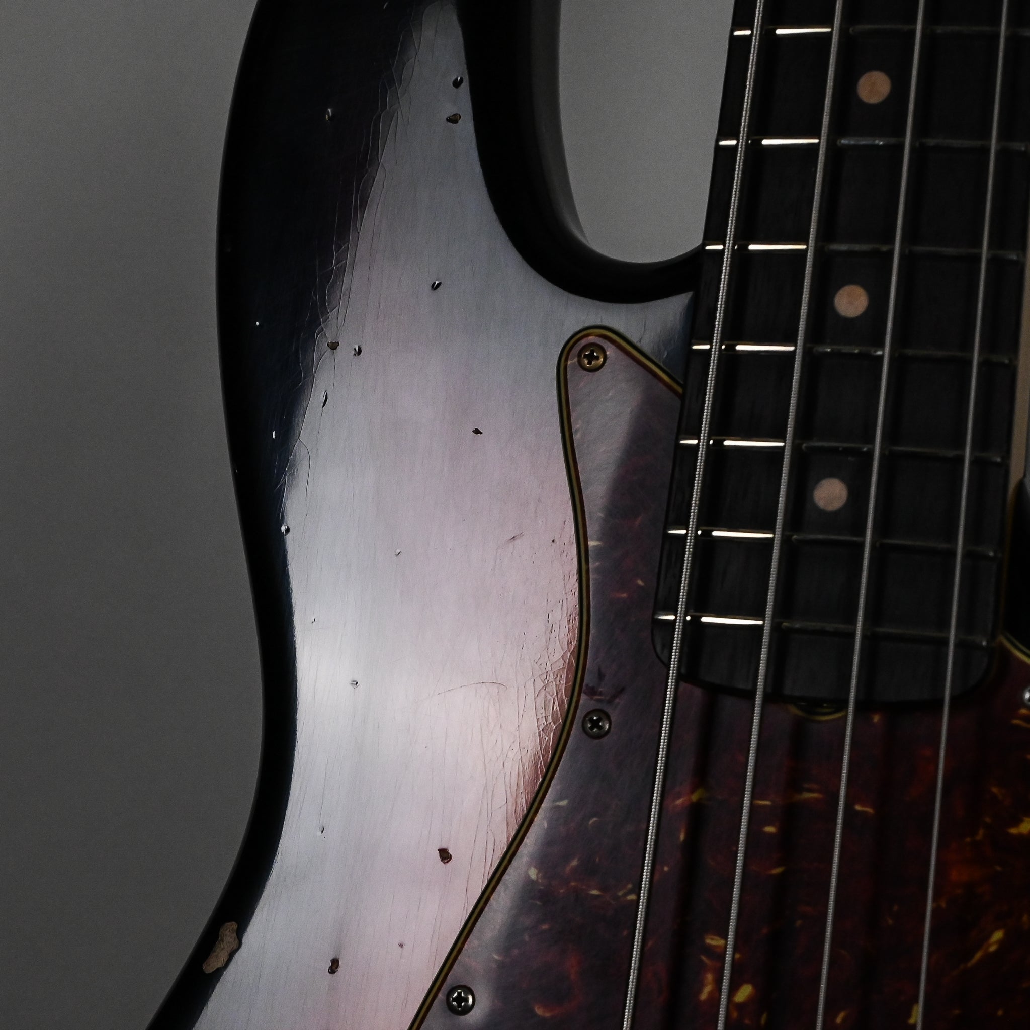 Fender Custom Shop Limited Edition '60 Jazz Bass Relic- 3 Color Sunburst 2026 (CZ589728)