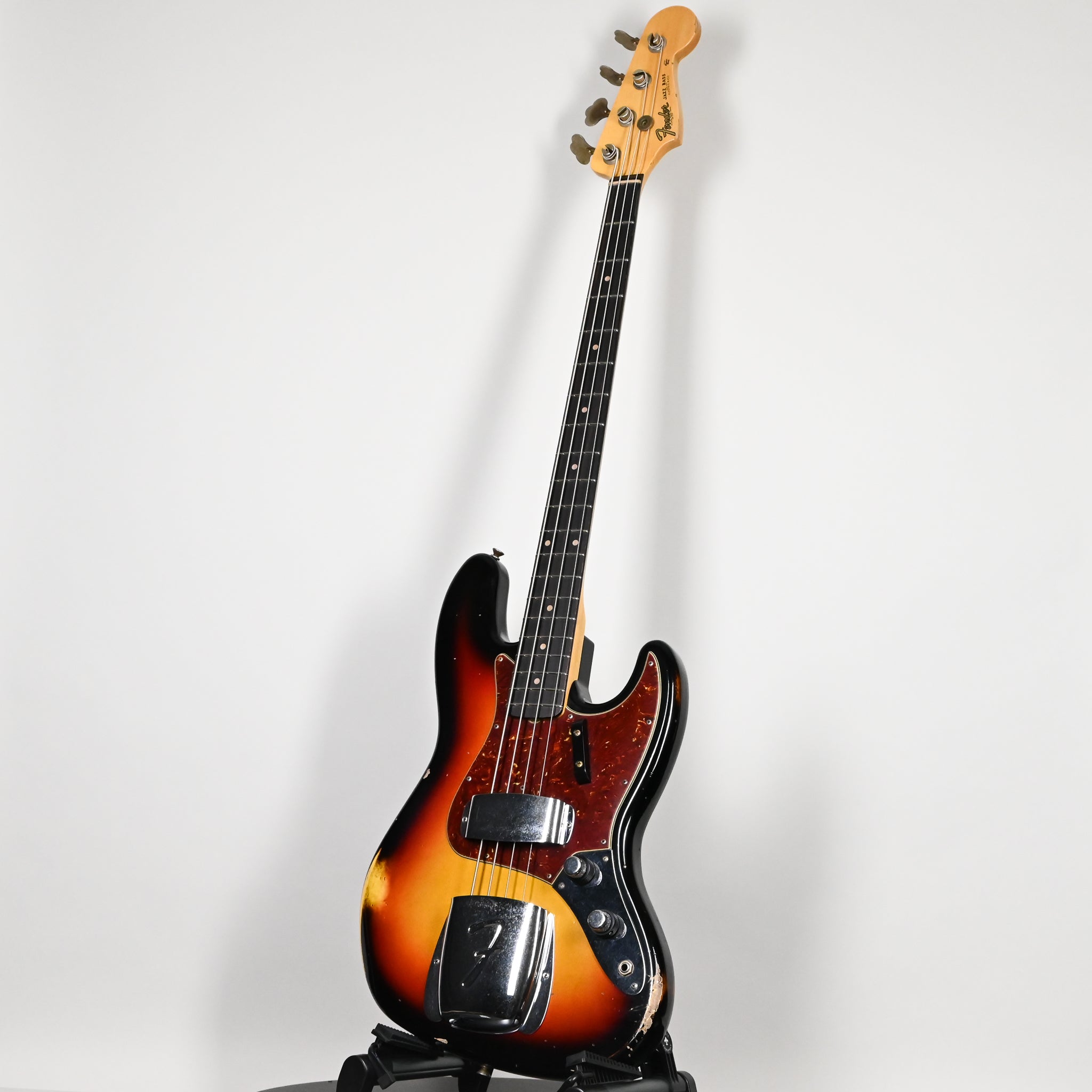 Fender Custom Shop Limited Edition '60 Jazz Bass Relic- 3 Color Sunburst 2026 (CZ589728)