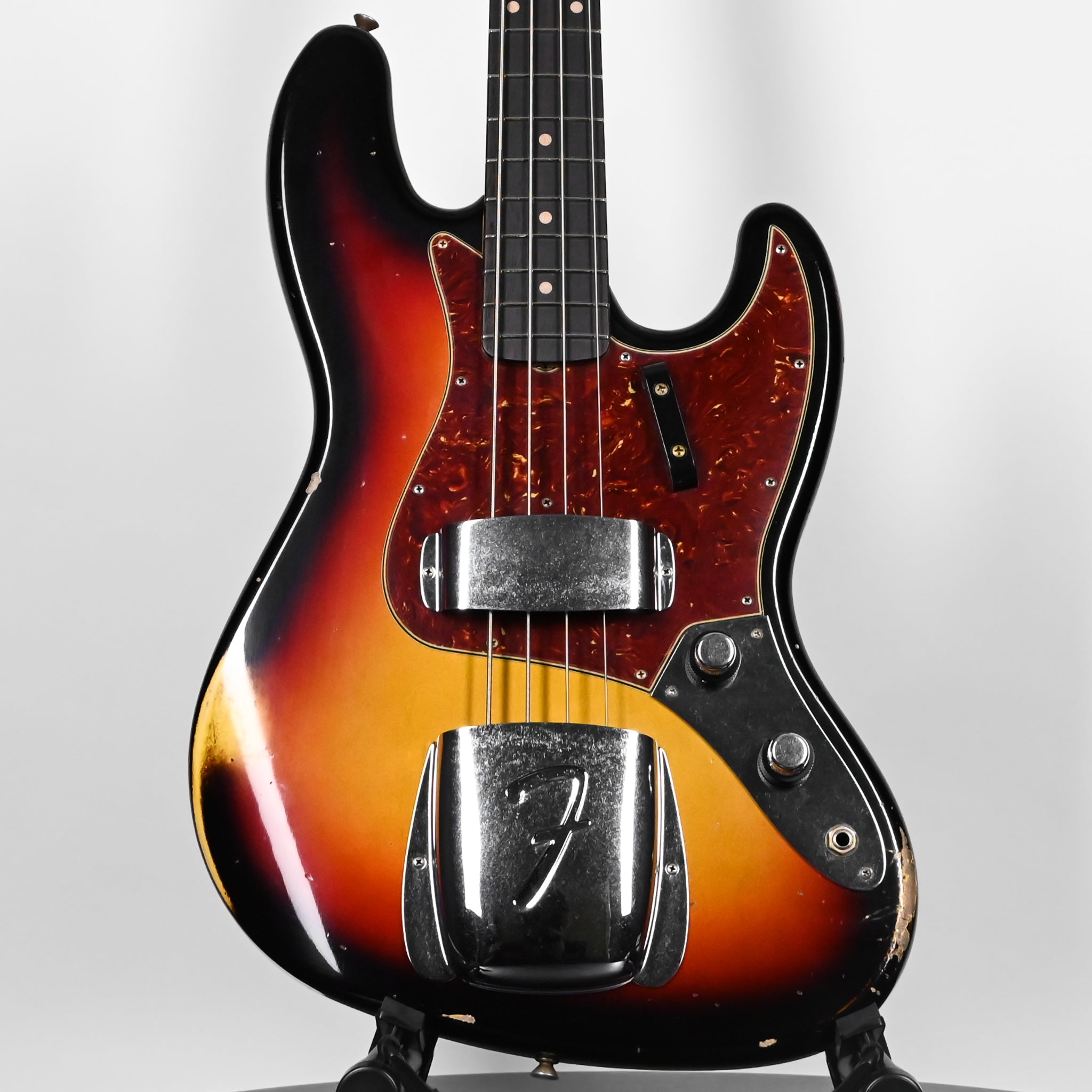 Fender Custom Shop Limited Edition '60 Jazz Bass Relic- 3 Color Sunburst 2026 (CZ589728)