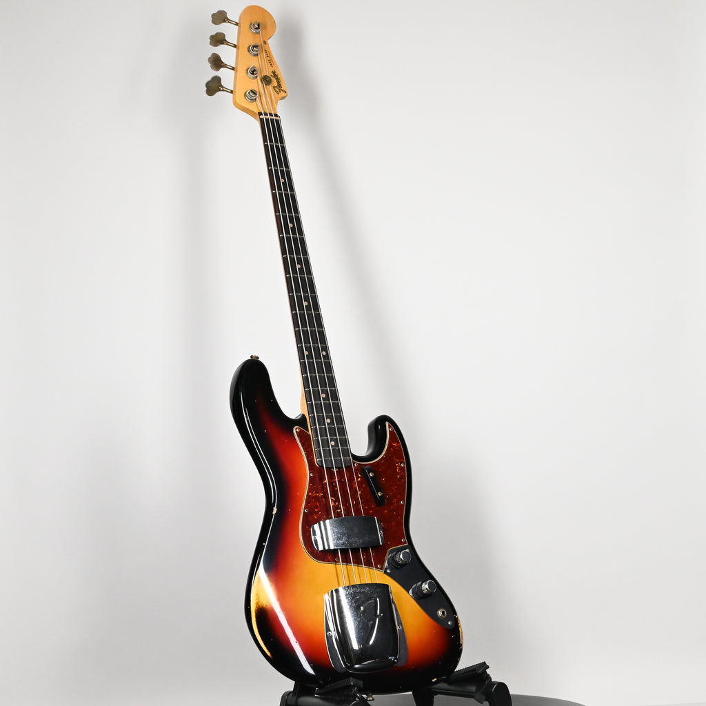 Fender Custom Shop Limited Edition '60 Jazz Bass Relic- 3 Color Sunburst 2026 (CZ589728)
