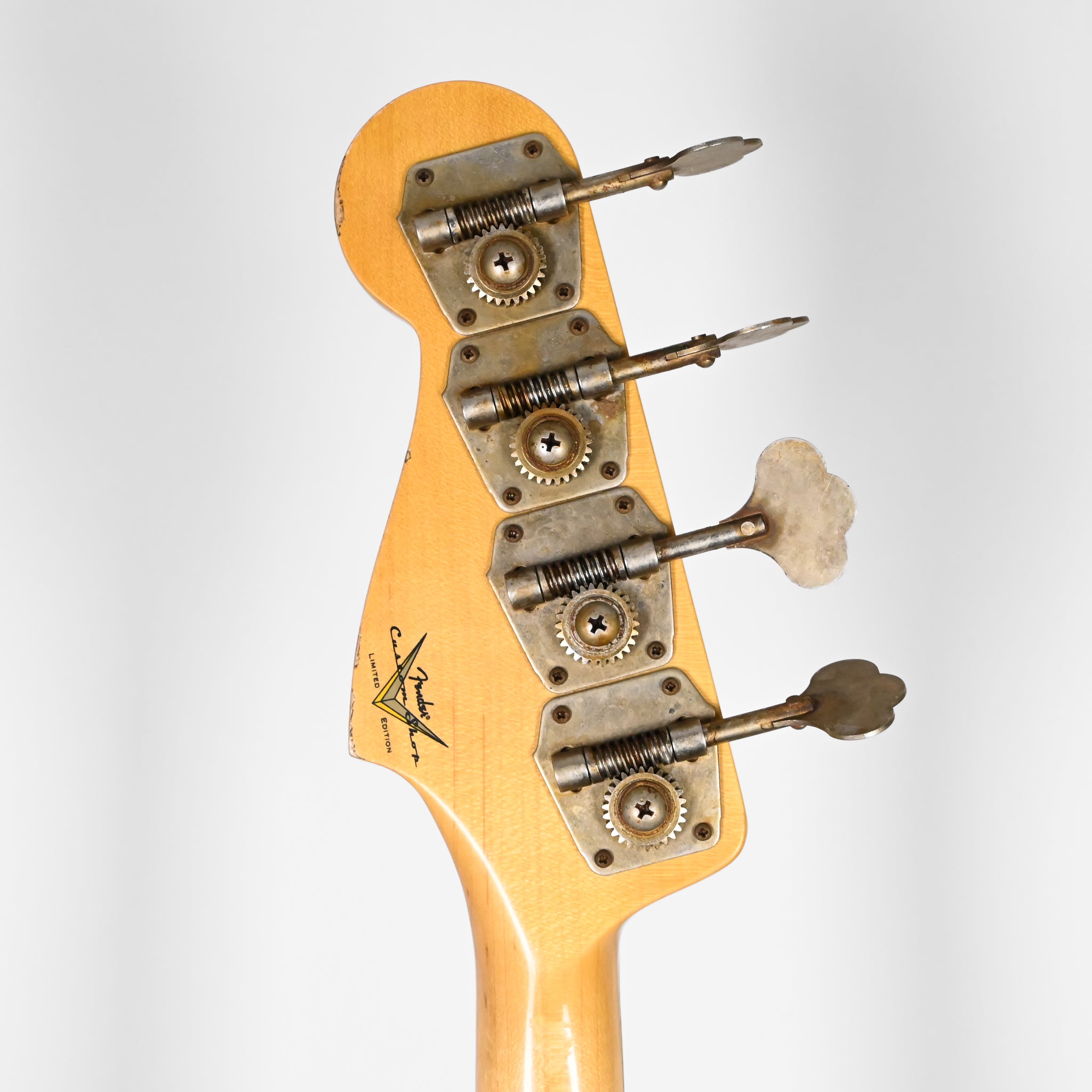 Fender Custom Shop Limited Edition '60 Jazz Bass Relic- 3 Color Sunburst 2026 (CZ589728)