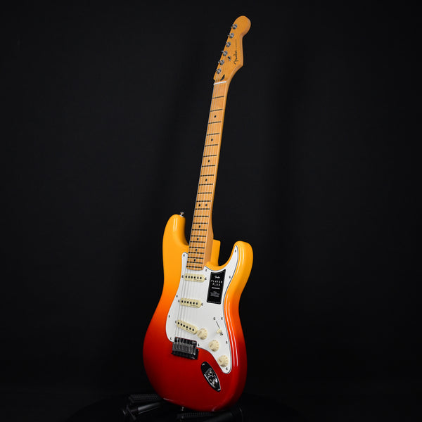 Fender Player Plus Stratocaster SSS Tequila Sunrise Maple Fingerboard (MX22256501)