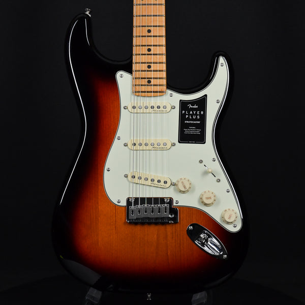 Fender Player Plus Stratocaster SSS Maple Fingerboard 3 Tone Sunburst (MX22312398)