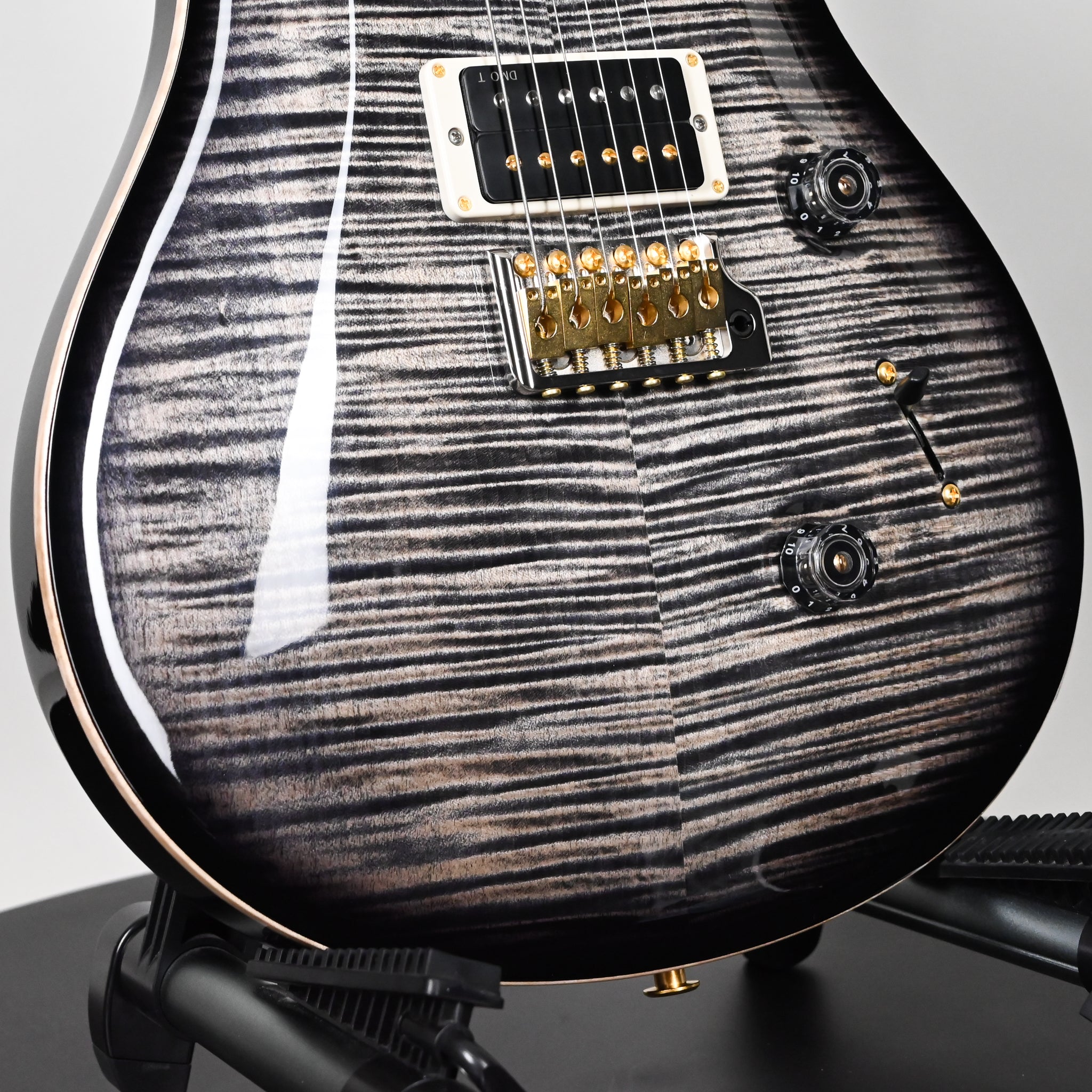 PRS Custom 24 w/ 10-Top & DMO Pickups- Charcoal Burst 2025 (0421536)