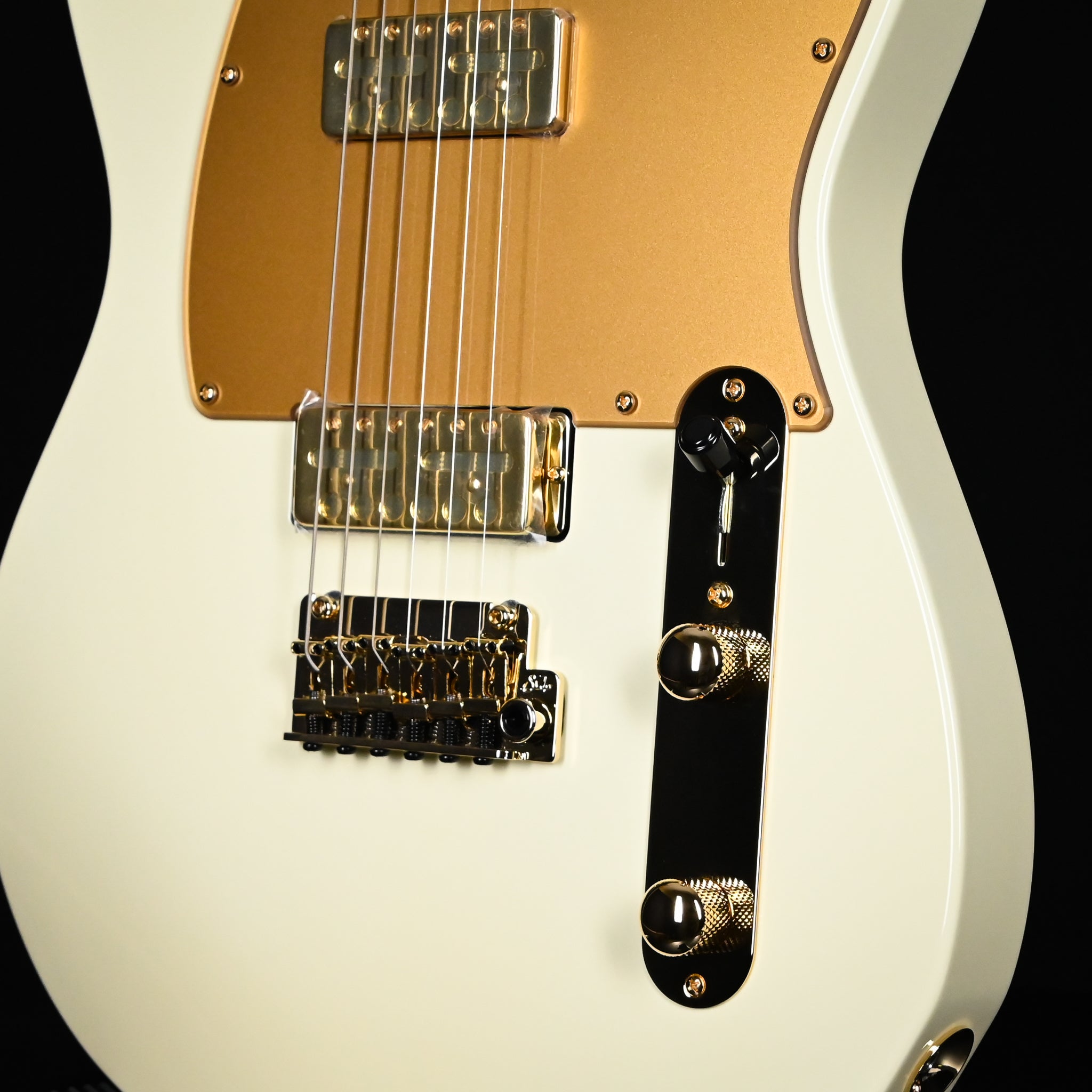 Suhr Mateus Asato Signature Series Classic T w/ Lollar Gold Foil Pickups, Tremolo & Premium Softshell Case- MA White 2026 (92476)