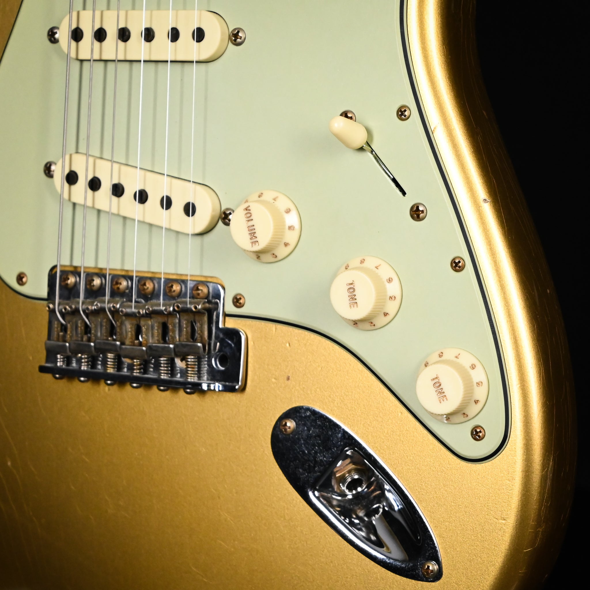 Fender Custom Shop '60 Stratocaster Journeyman- Aged HLE Gold 2025 (CZ584320)