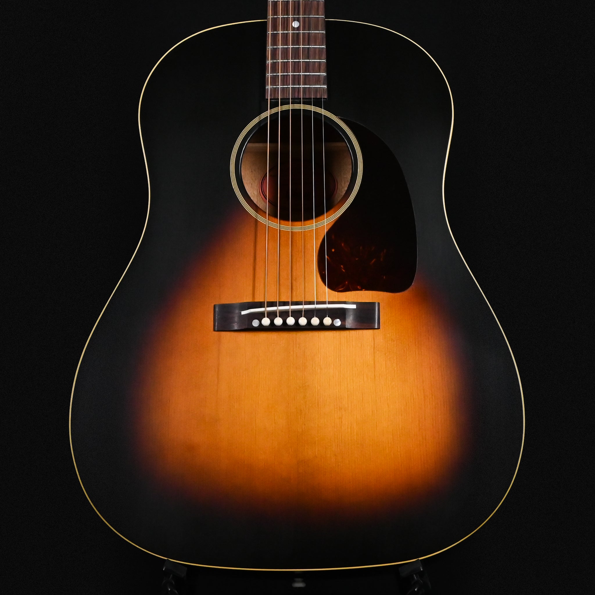 Gibson Custom 1942 Banner J-45 Reissue- Vintage Sunburst 2026 (21516027)
