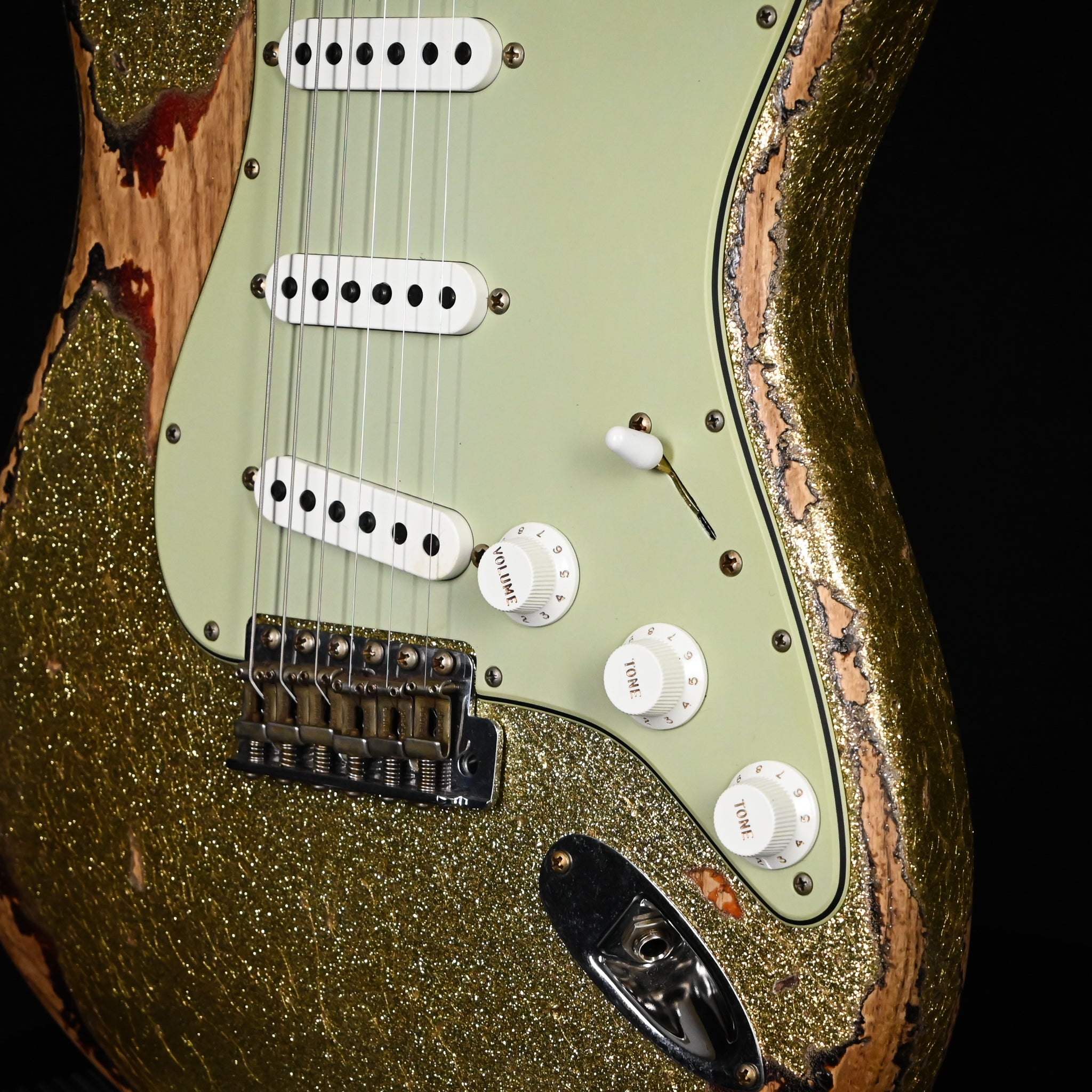 Fender Custom Shop '61 Stratocaster Super Heavy Relic- Gold Sparkle/ 3 Color Sunburst 2026 (CZ588479)