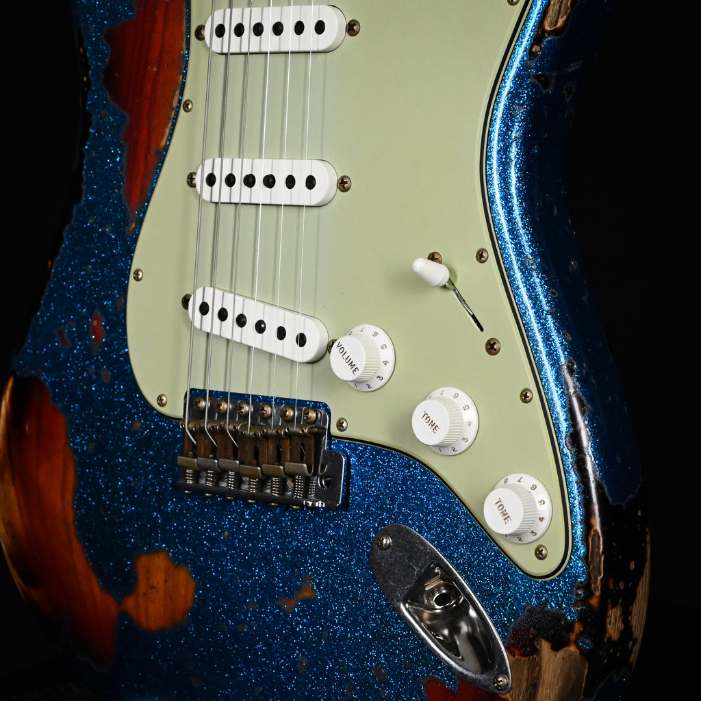 Fender Custom Shop '61 Stratocaster Super Heavy Relic- Blue Sparkle/ 3 Color Sunburst 2026 (CZ590329)