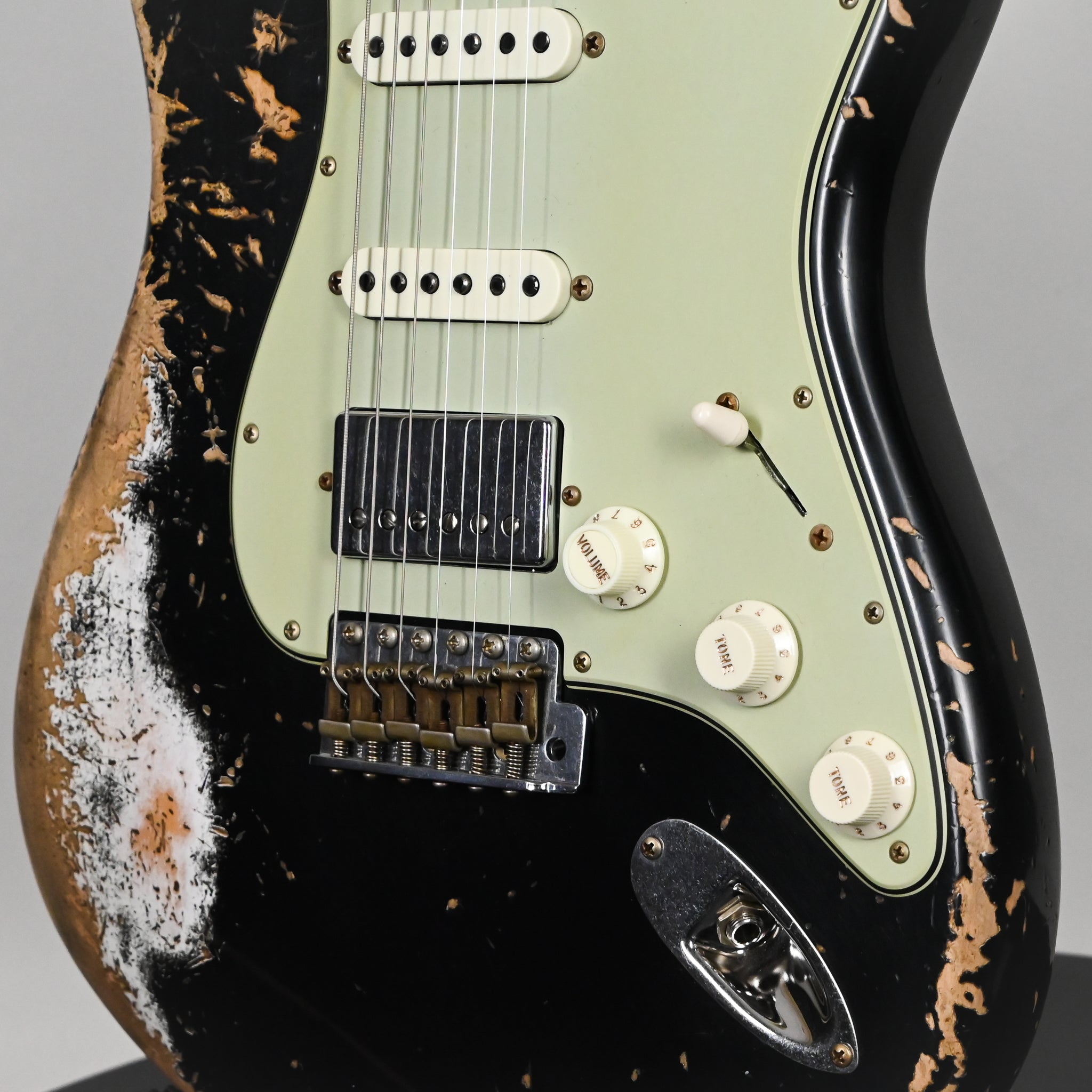Fender Custom Shop '62 Stratocaster HSS Heavy Relic- Black 2026 (R148053)