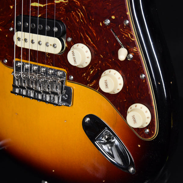 Fender Custom Shop LTD 1967 Stratocaster HSS Journeyman Relic 3 Tone Sunburst Limited Edition (CZ567492)