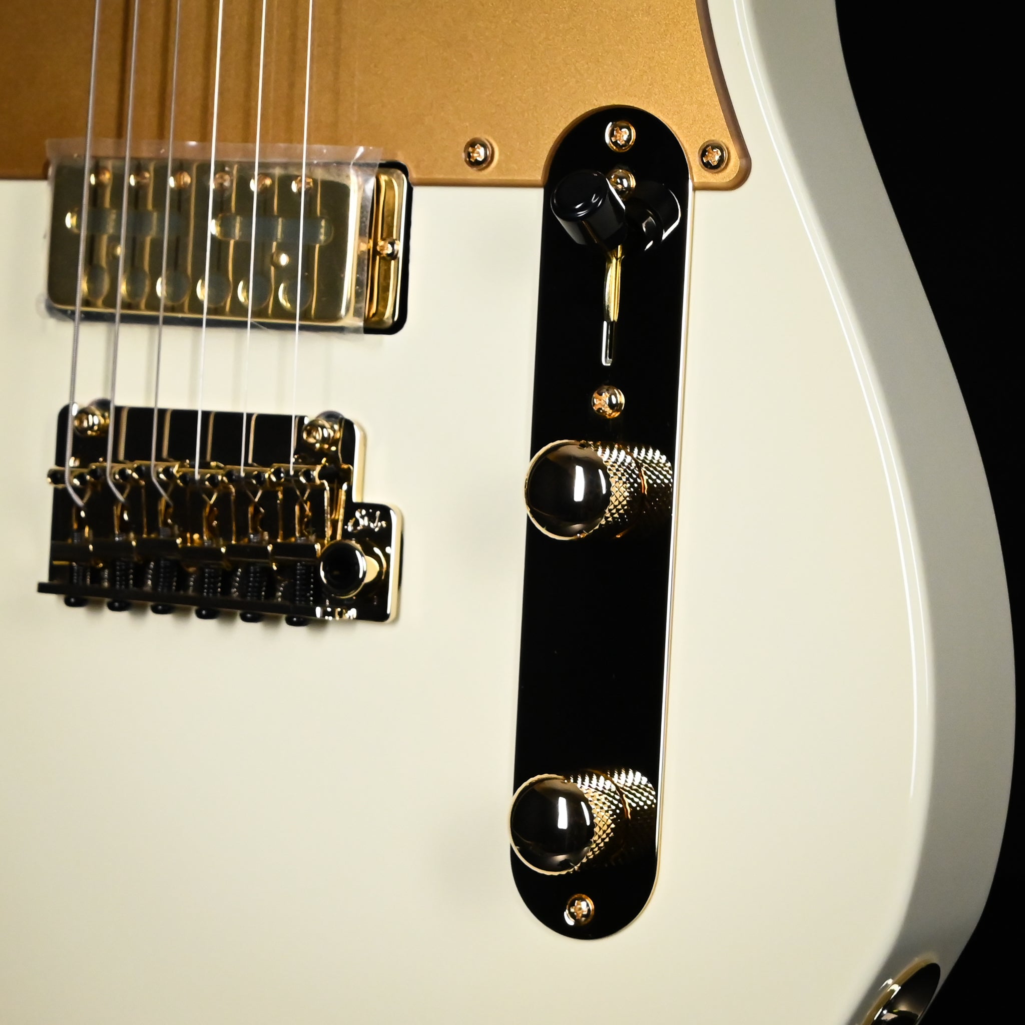 Suhr Mateus Asato Signature Series Classic T w/ Lollar Gold Foil Pickups, Tremolo & Premium Softshell Case- MA White 2026 (92474)