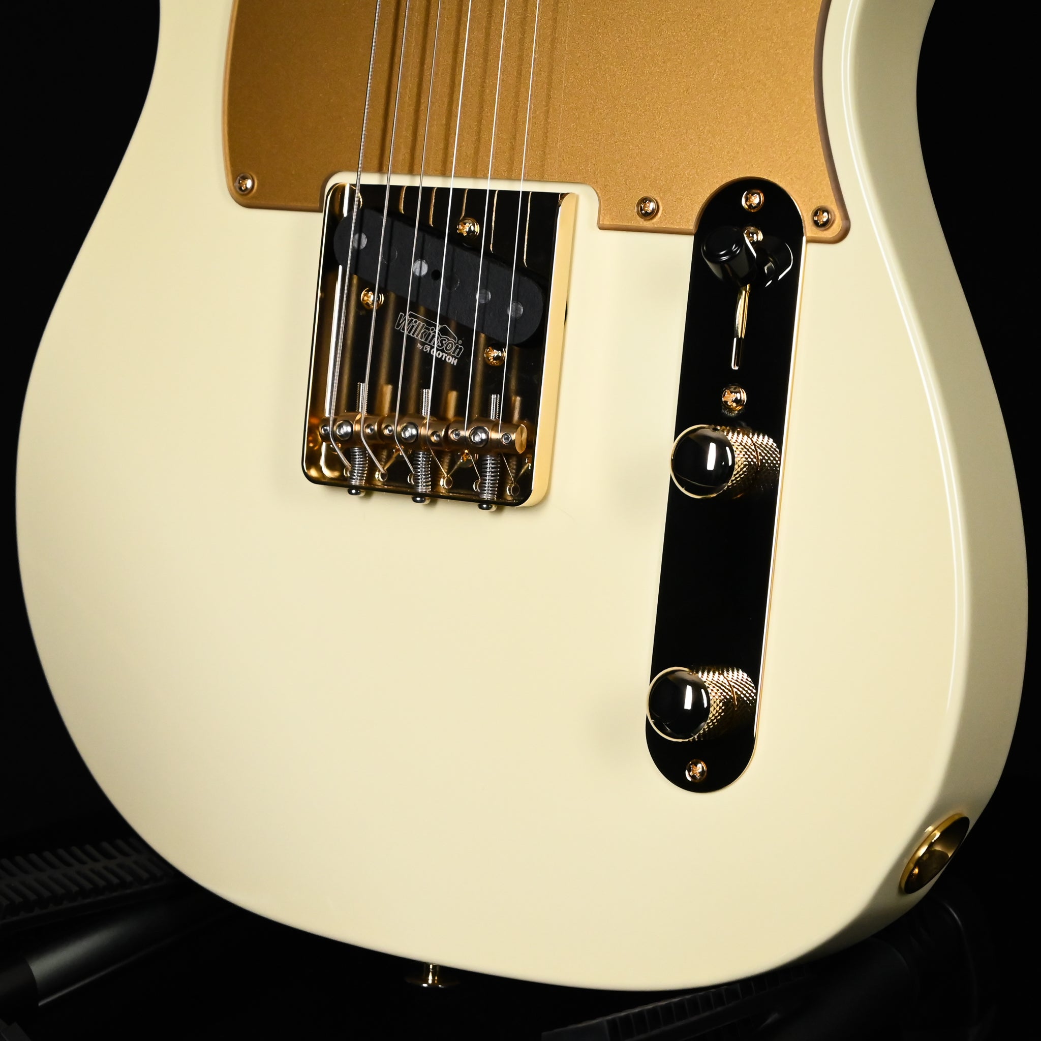 Suhr Mateus Asato Signature Series Classic T w/ Hard-Shell Case- MA White 2026 (86890)