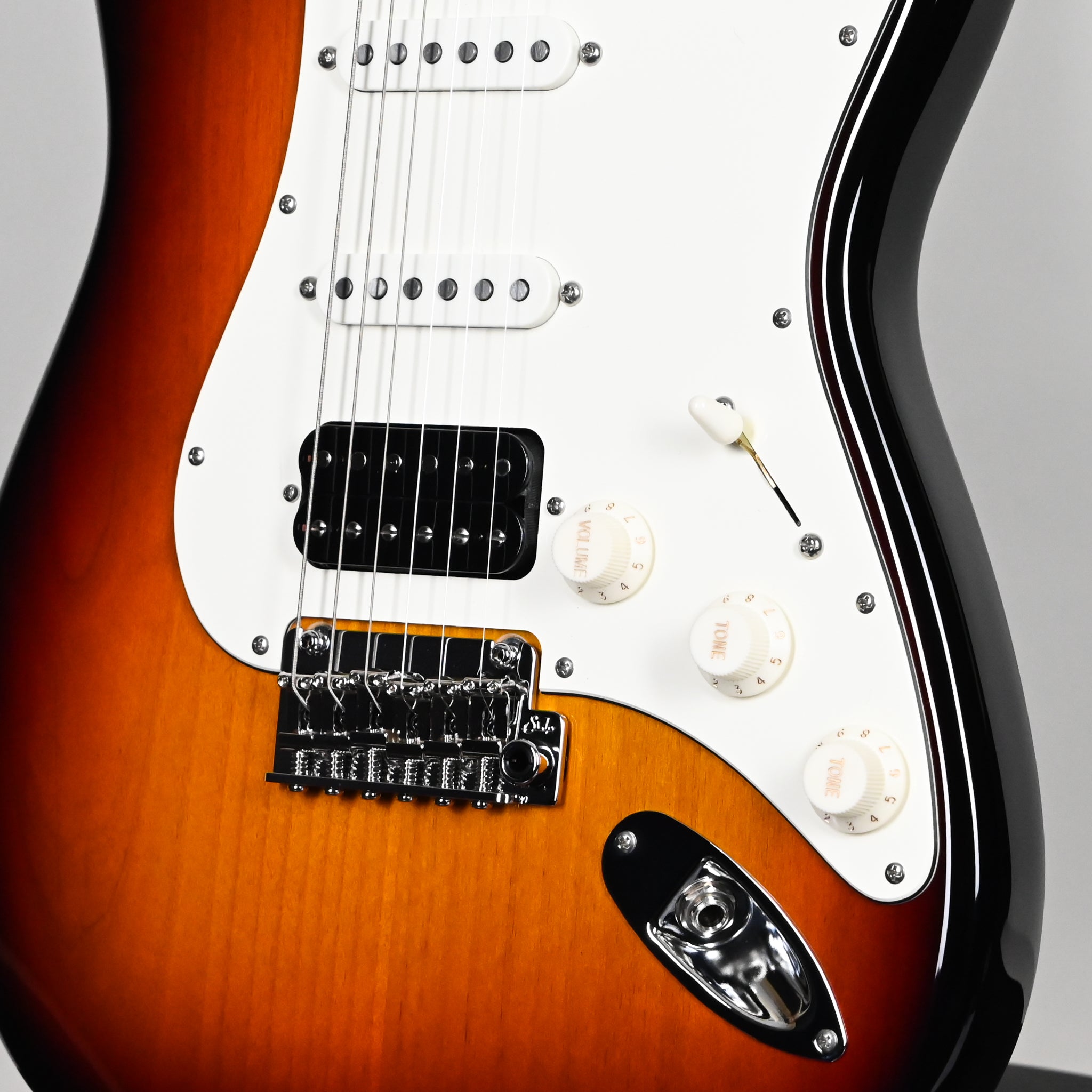 Suhr Classic S HSS Electric Guitar- 3 Tone Sunburst 2026 (94992)