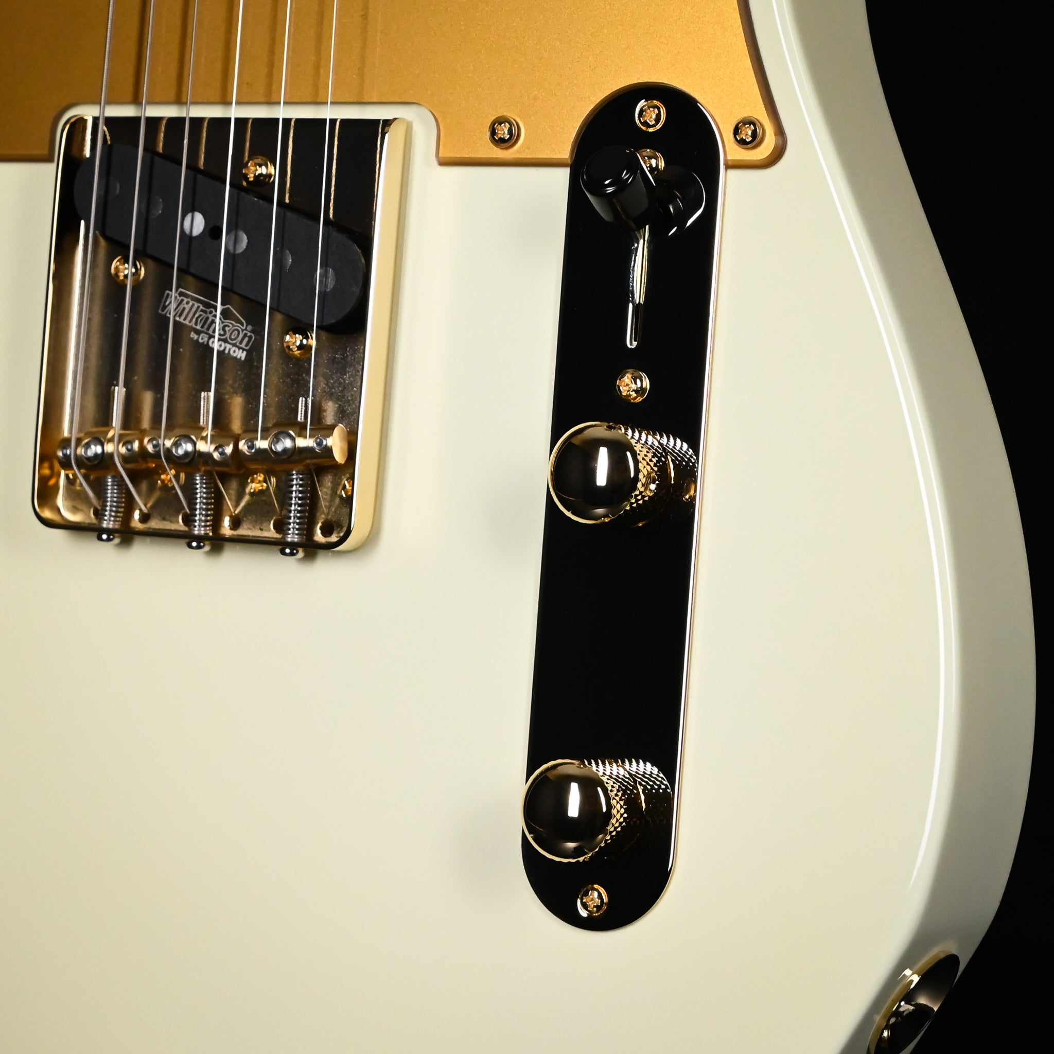 Suhr Mateus Asato Signature Series Classic T w/ Premium Softshell Case- MA White 2026 (92483)