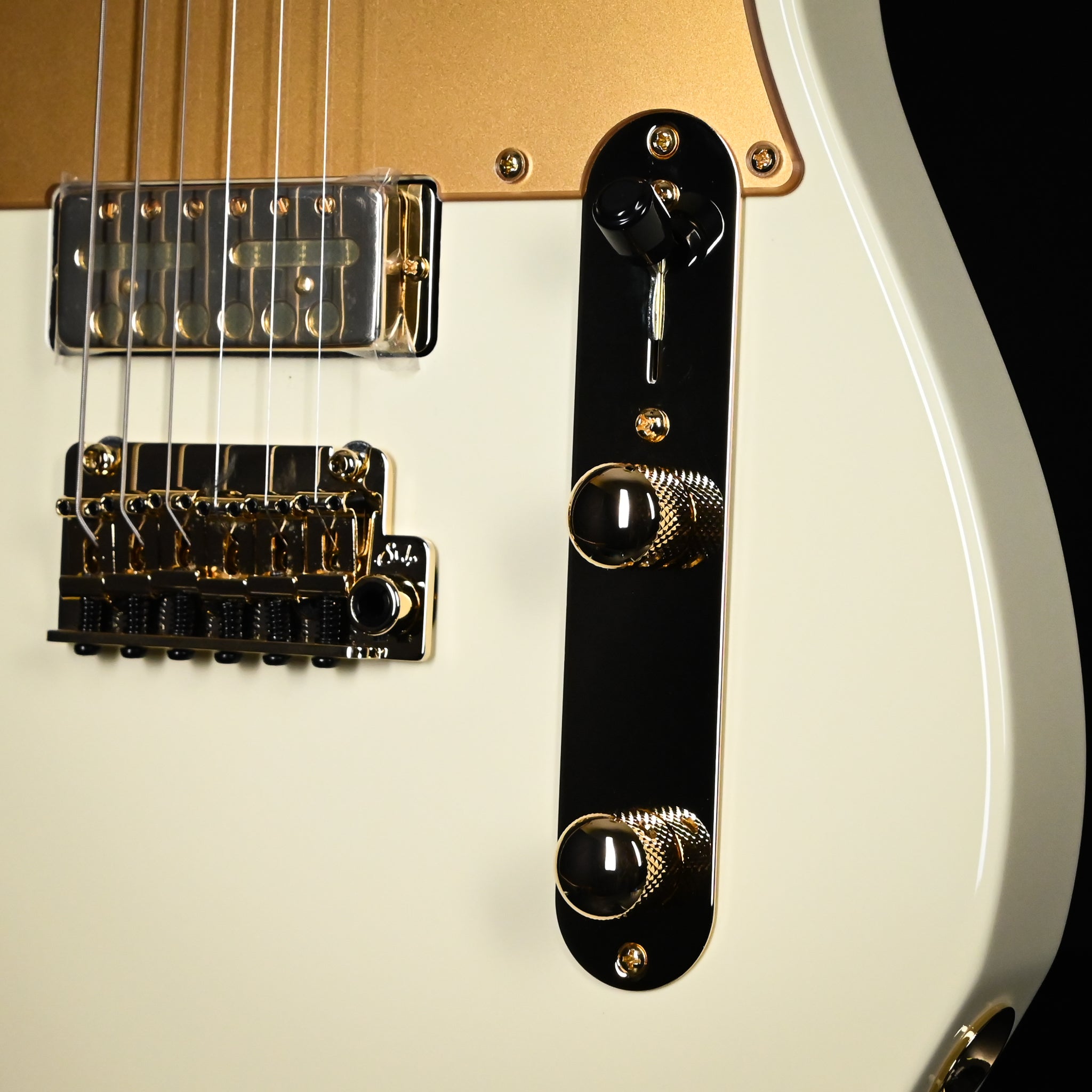 Suhr Mateus Asato Signature Series Classic T w/ Lollar Gold Foil Pickups, Tremolo & Premium Softshell Case- MA White 2026 (86567)