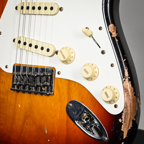 Fender Custom Shop Limited Edition Red Hot Hardtail Stratocaster Heavy Relic- Faded Aged Chocolate 3 Tone Sunburst 2025 (CZ586164)
