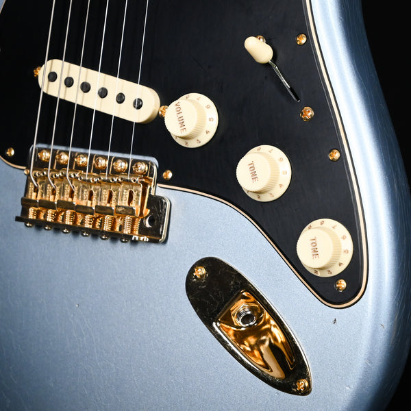 Fender Custom Shop Limited-Edition '65 Dual-Mag Strat Journeyman Relic - Aged Blue Ice Metallic (CZ571481)