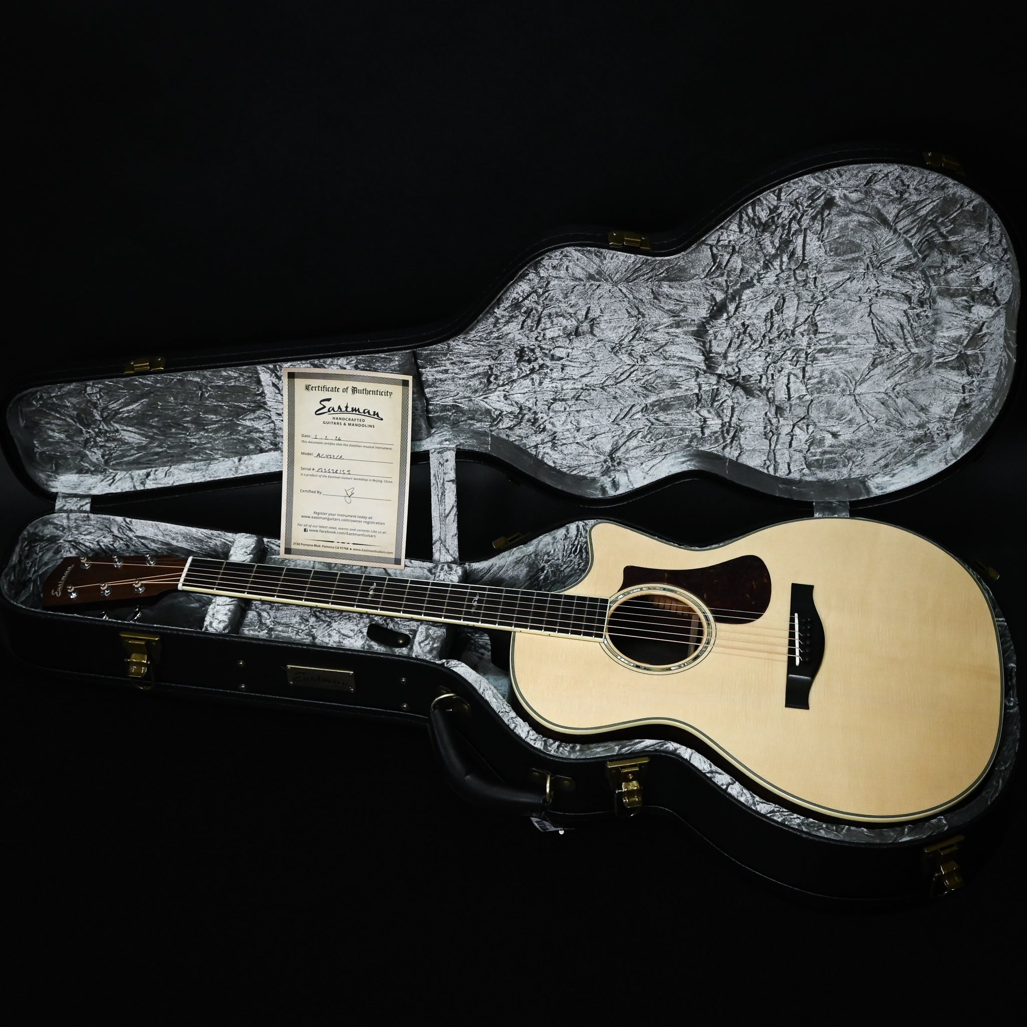 Eastman AC422CE Grand Auditorium Acoustic-Electric Guitar - Natural 2026 (M2528153)