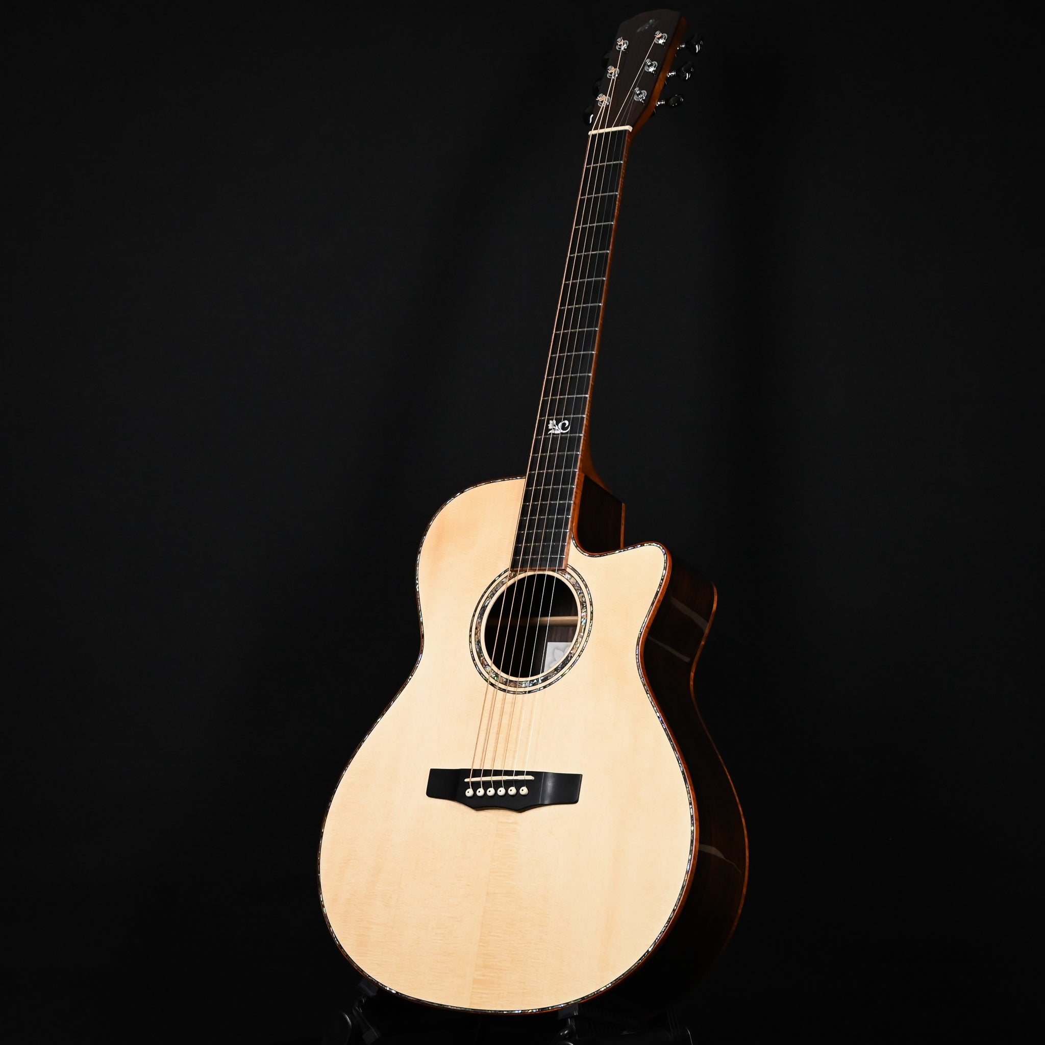 Morris S-131 "Luthier Made Premium" Acoustic Guitar- Natural (2502)