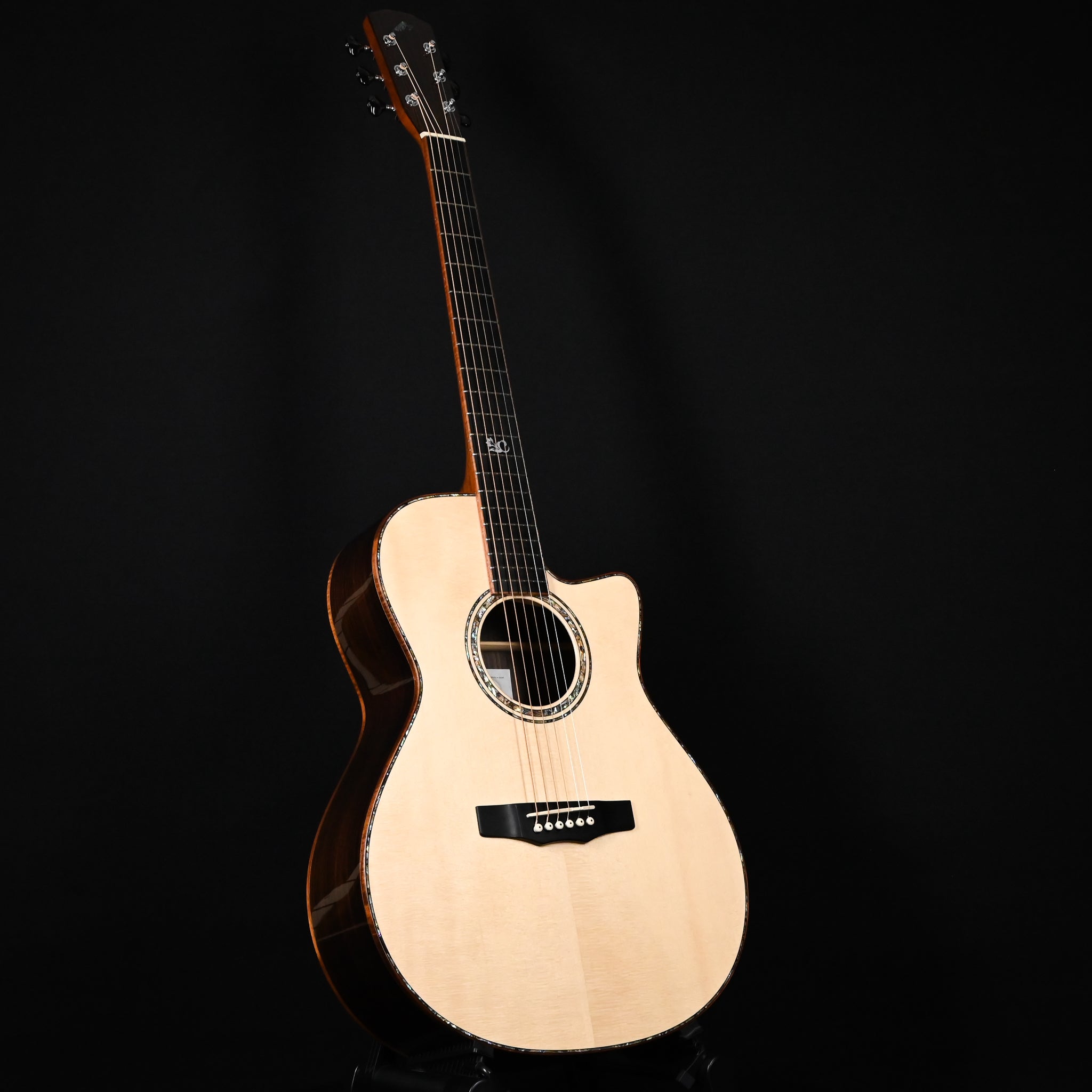 Morris S-131 "Luthier Made Premium" Acoustic Guitar- Natural (2502)