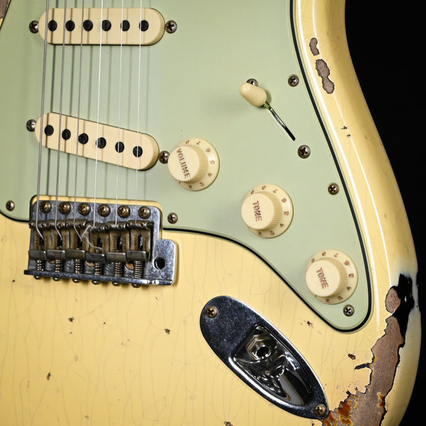 Fender Custom Shop '61 Stratocaster Heavy Relic- Aged Vintage White/ 3 Color Sunburst 2025 (CZ587555)