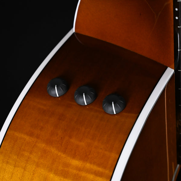 Taylor 217e Plus Special Edition Honeyburst w/ Torrefied Spruce Top & Big Leaf Maple Back and Sides Acoustic/ Electric- Honey Sunburst 2026 (2202066281)
