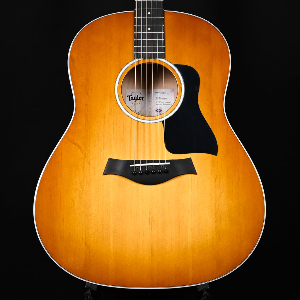 Taylor 217e Plus Special Edition Honeyburst w/ Torrefied Spruce Top & Big Leaf Maple Back and Sides Acoustic/ Electric- Honey Sunburst 2026 (2202066281)