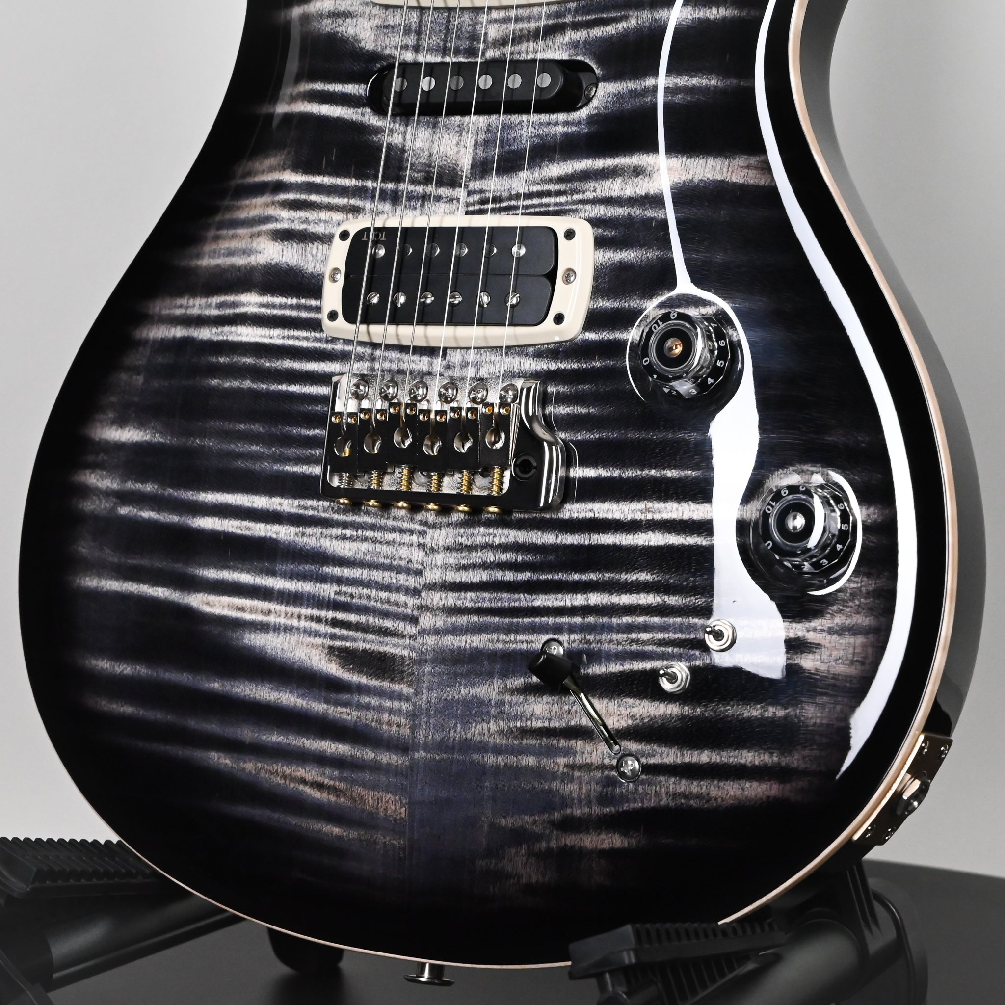 PRS Modern Eagle V Electric Guitar- Charcoal Burst 2025 (0414719)