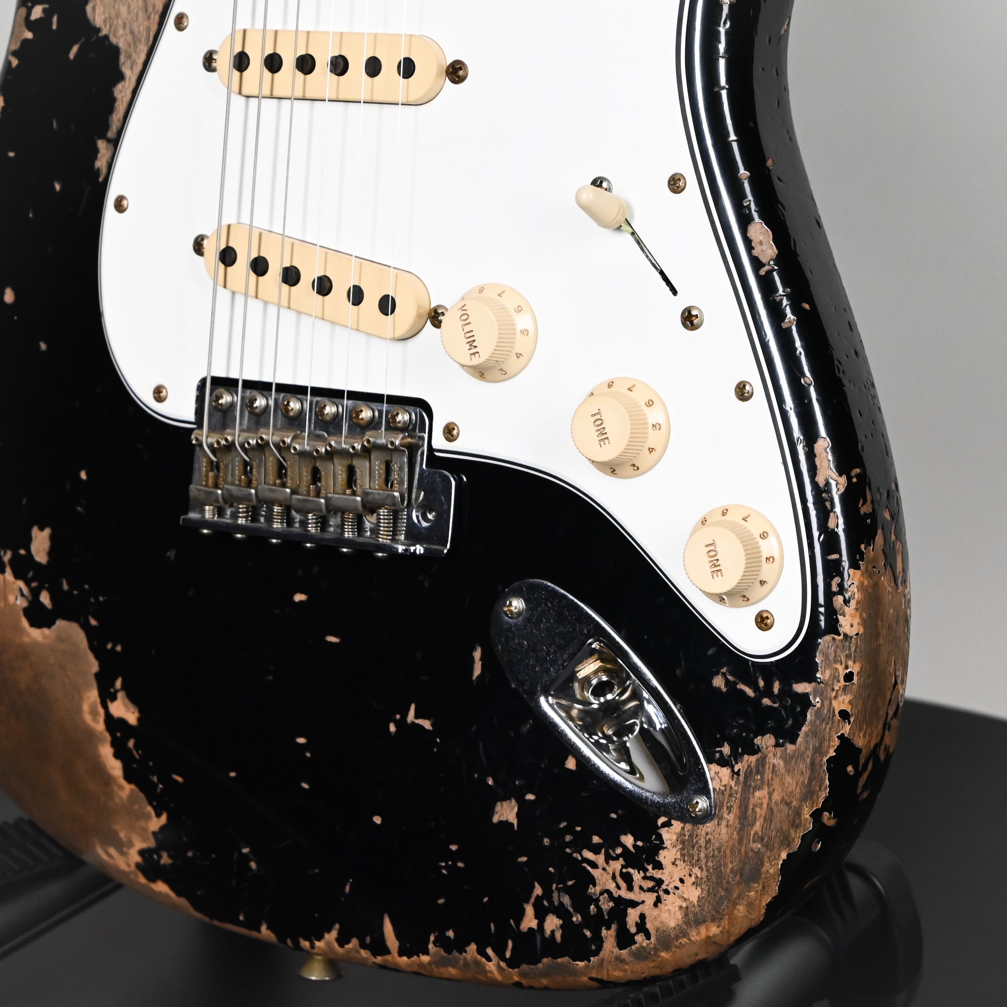 Fender Custom Shop Stratocaster Pro 2025, Super Heavy Relic- Black 2025 (XN18578)