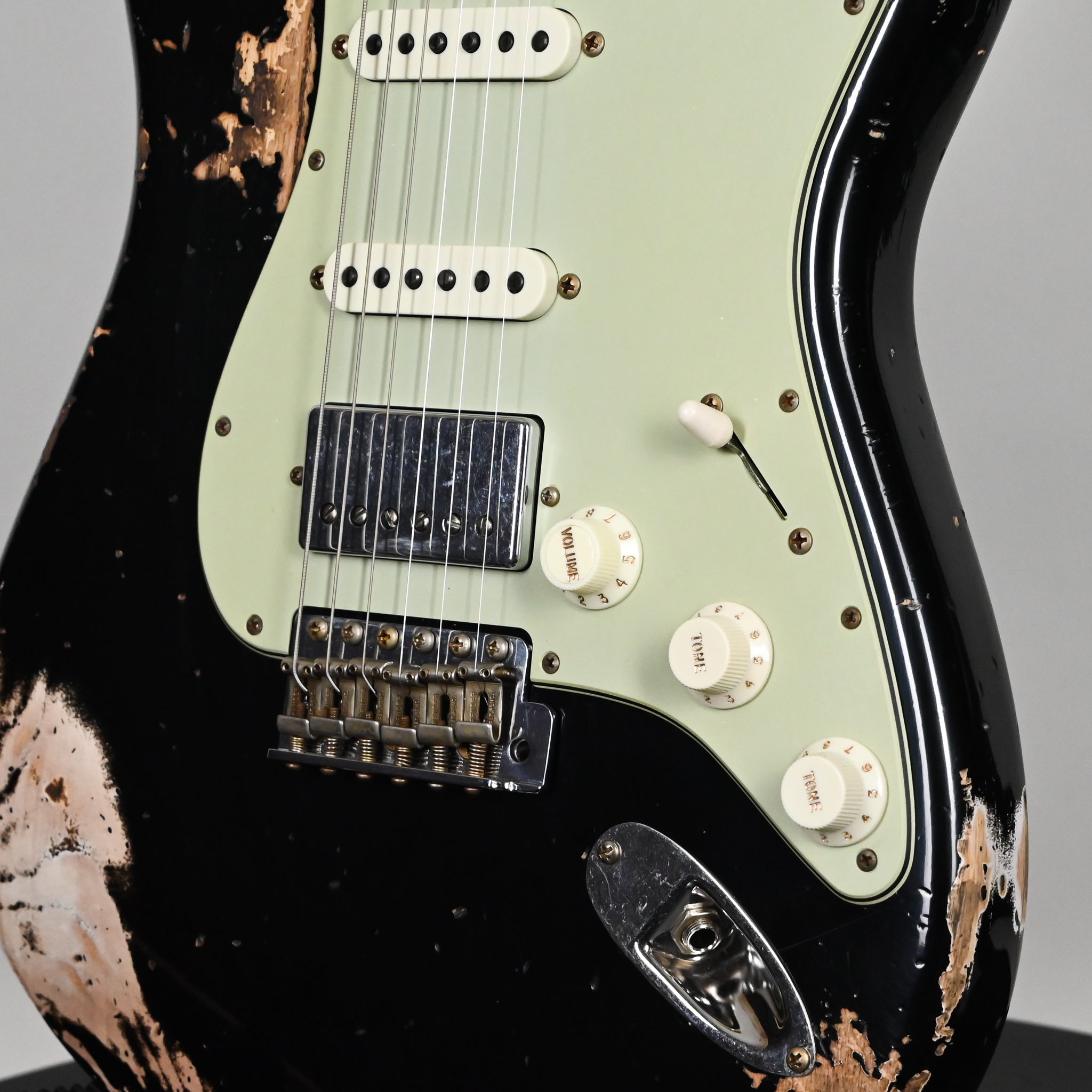 Fender Custom Shop '62 Stratocaster HSS w/ Ash Body, Heavy Relic- Black 2026 (R147699)