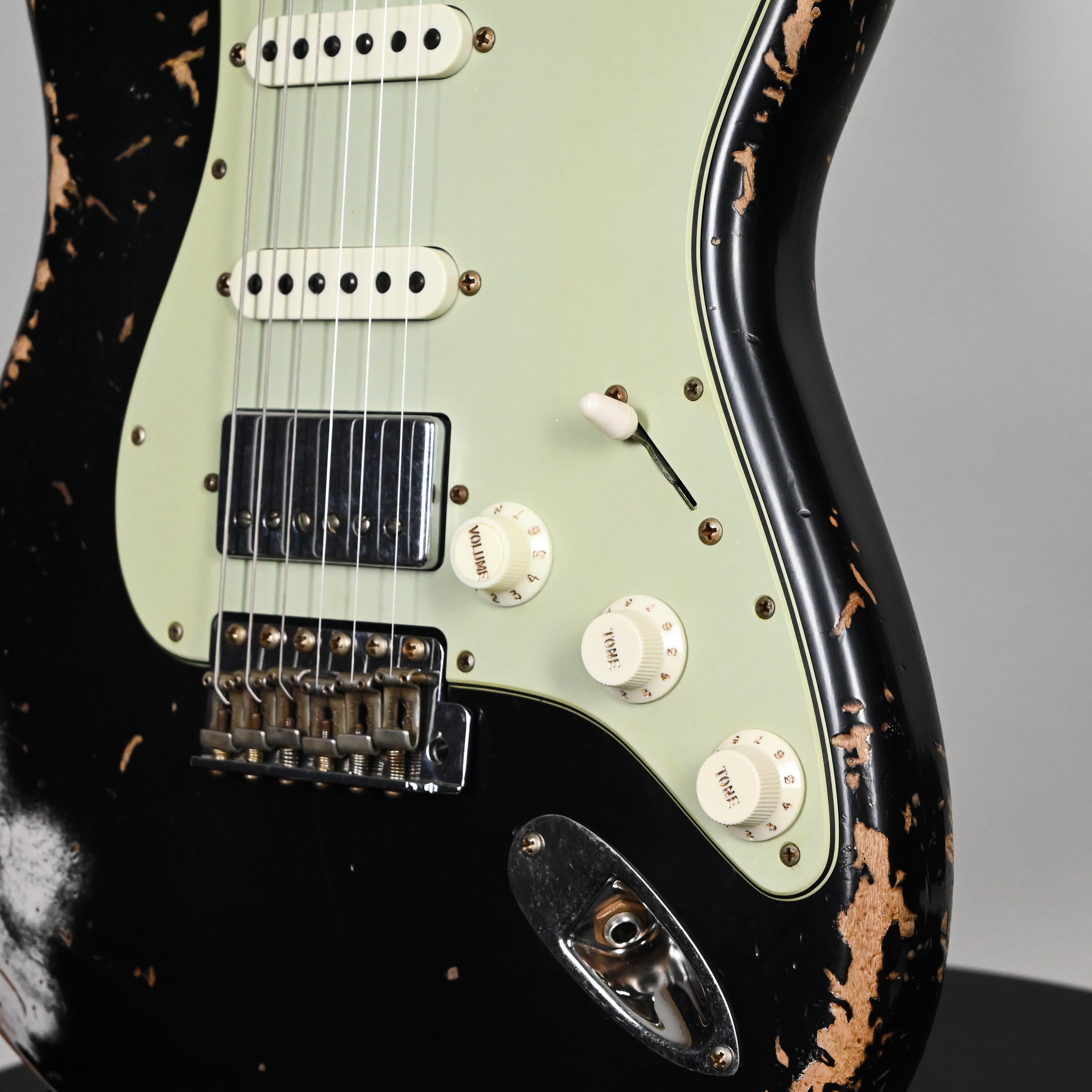Fender Custom Shop '62 Stratocaster HSS w/ Alder Body, Heavy Relic- Black 2026 (R147865)