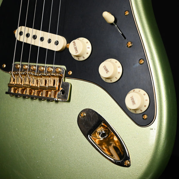 Fender Custom Shop Limited-Edition '65 Dual-Mag Strat Journeyman Relic- Aged Sage Green Metallic (CZ570850)