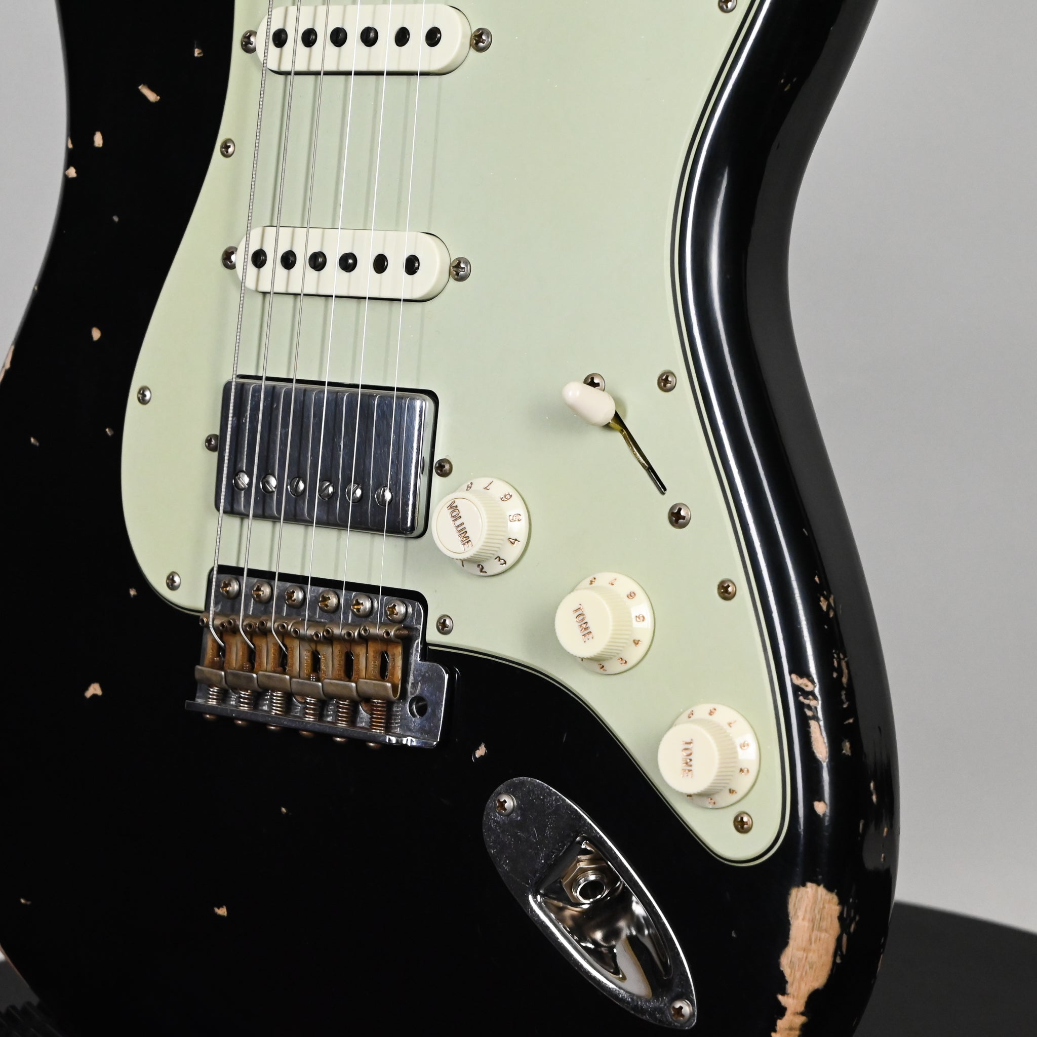 Fender Custom Shop '62 Stratocaster HSS w/ Alder Body, Relic- Black 2026 (R150853)