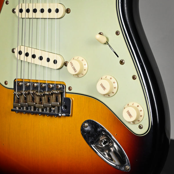 Fender Custom Shop Limited Edition 64 L-Series Stratocaster Journeyman- Aged Target 3-Tone Sunburst 2025 (L11988)