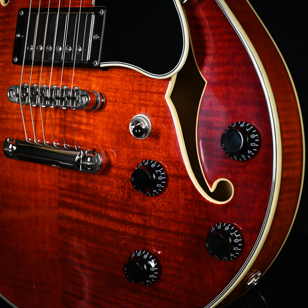 Eastman T484 Thinline Semi-Hollowbody w/ Seymour Duncan Pickups & Ebony Fingerboard- Classic 2024 (P2401290)