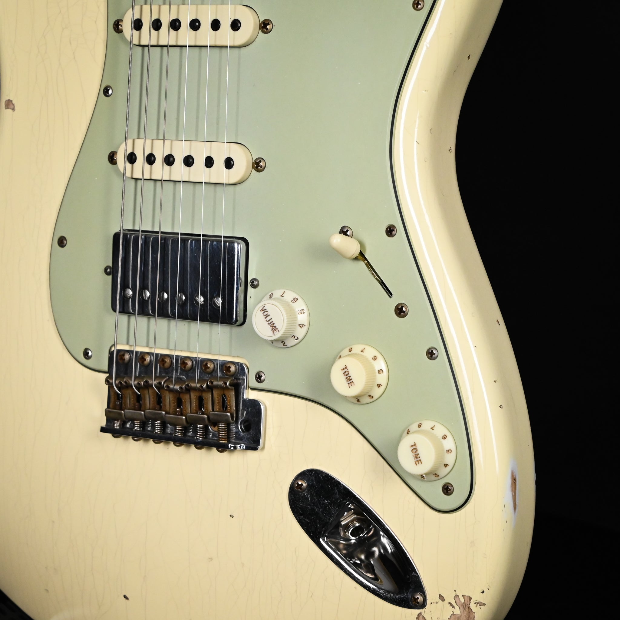 Fender Custom Shop '62 Stratocaster HSS w/ Ash Body, Relic- Vintage White 2026 (R150846)