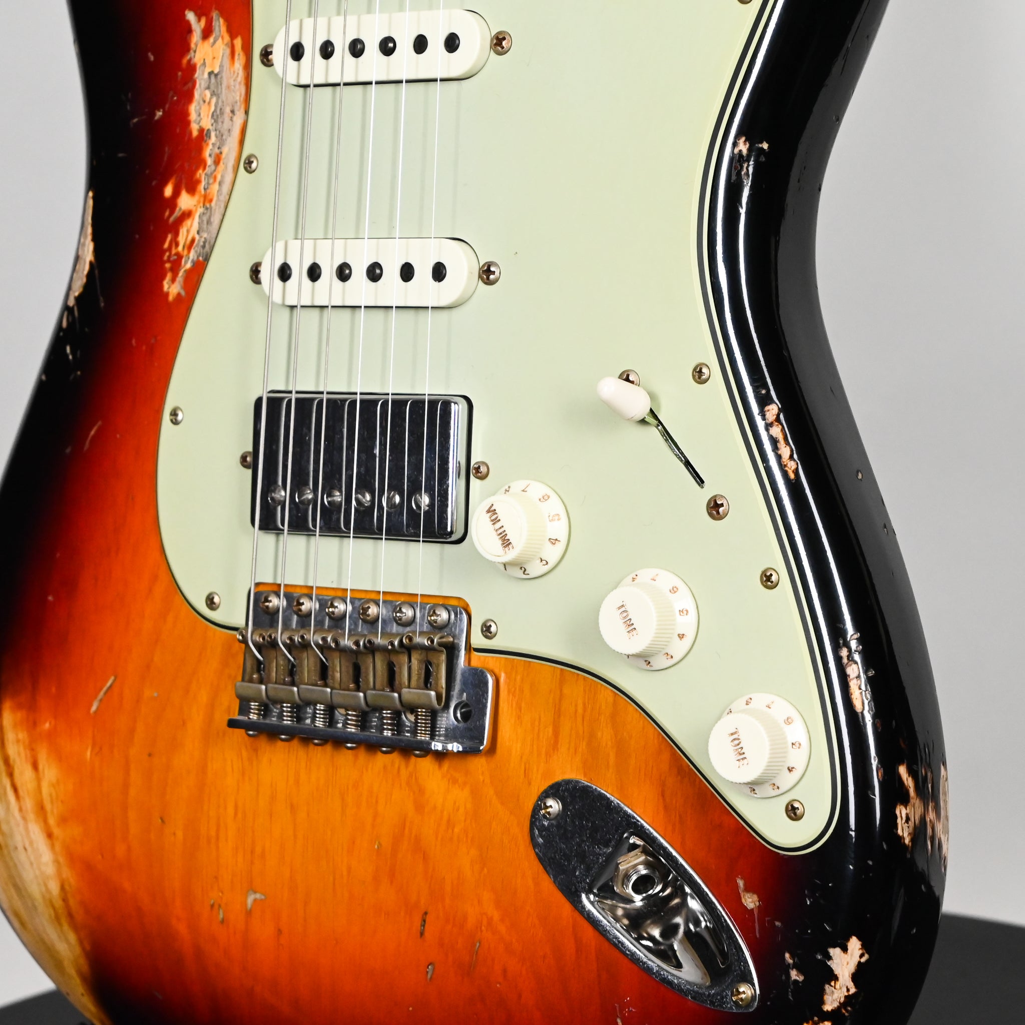 Fender Custom Shop '62 Stratocaster HSS w/ Ash Body, Heavy Relic- 3 Color Sunburst 2026 (R147781)