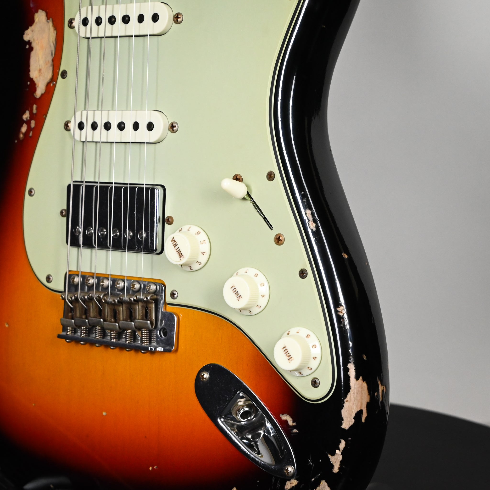 Fender Custom Shop '62 Stratocaster HSS w/ Alder Body, Heavy Relic- 3 Color Sunburst 2026 (R147952)
