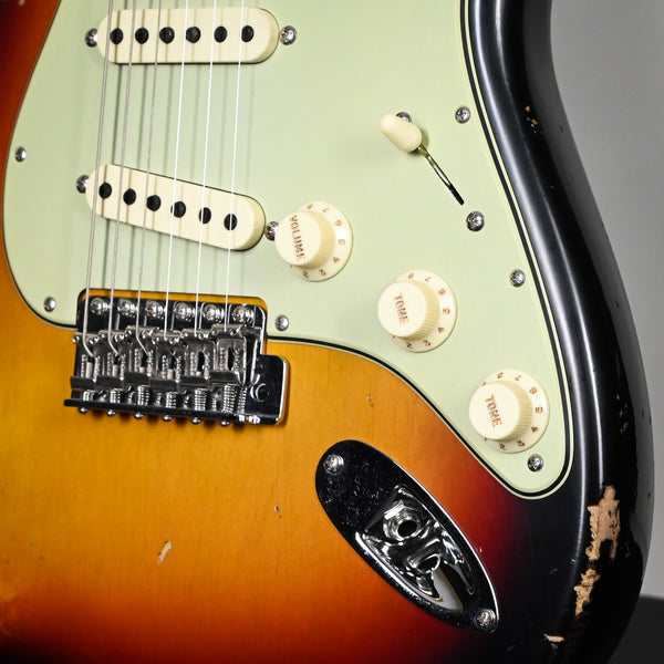 Fender Custom Shop Late-1962 Stratocaster Relic w/ Closet Classic Hardware- 3 Color Sunburst 2025 (CZ587961)