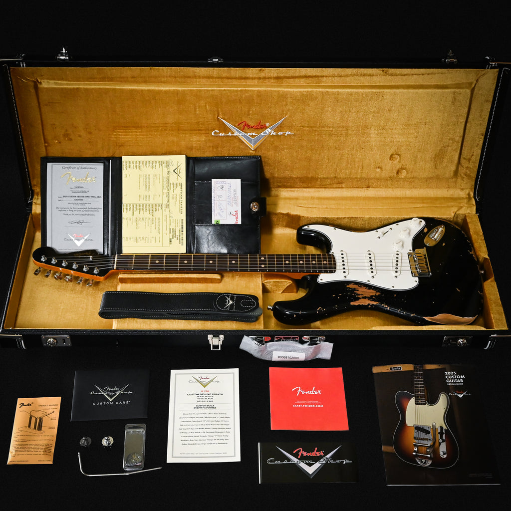 Fender Custom Shop Custom Deluxe Stratocaster Heavy Relic- Aged Black 2026 (CZ589640)