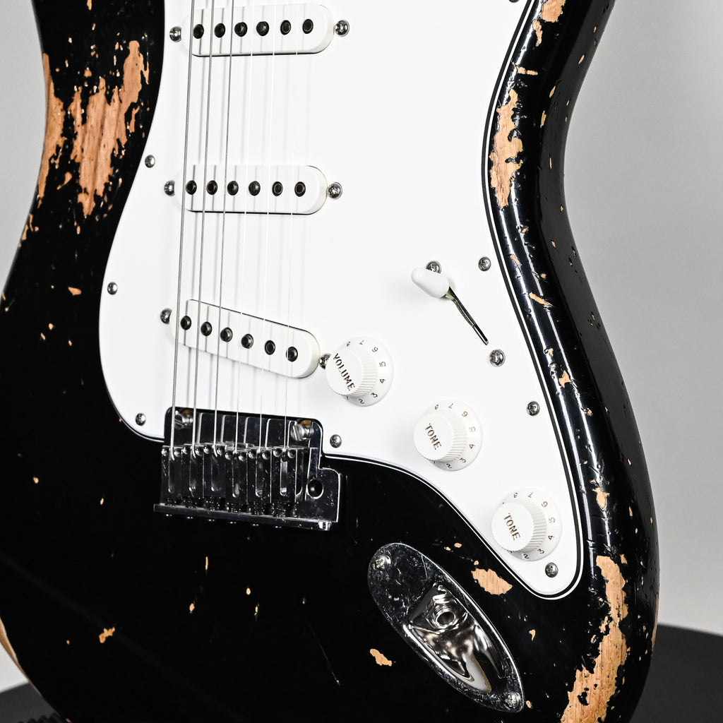 Fender Custom Shop Custom Deluxe Stratocaster Heavy Relic- Aged Black 2026 (CZ589640)