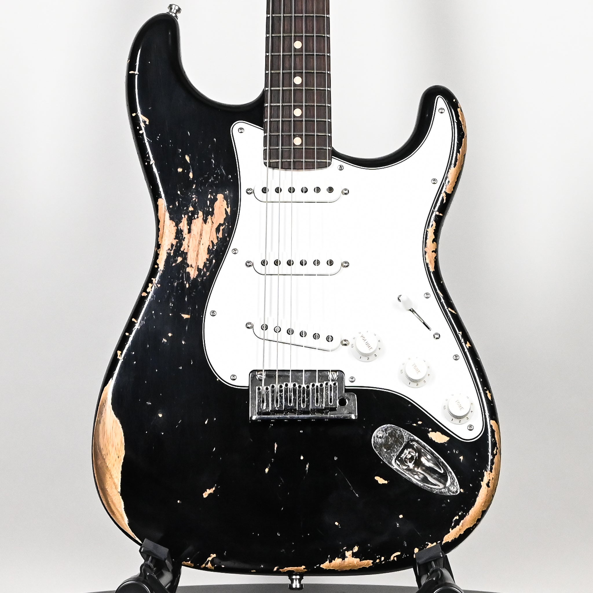 Fender Custom Shop Custom Deluxe Stratocaster Heavy Relic- Aged Black 2026 (CZ589640)