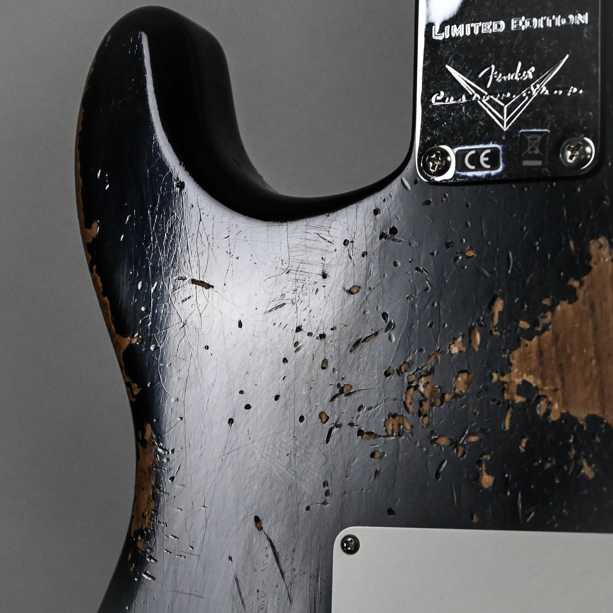 Fender Custom Shop Custom Deluxe Stratocaster Heavy Relic- Aged Black 2026 (CZ589640)