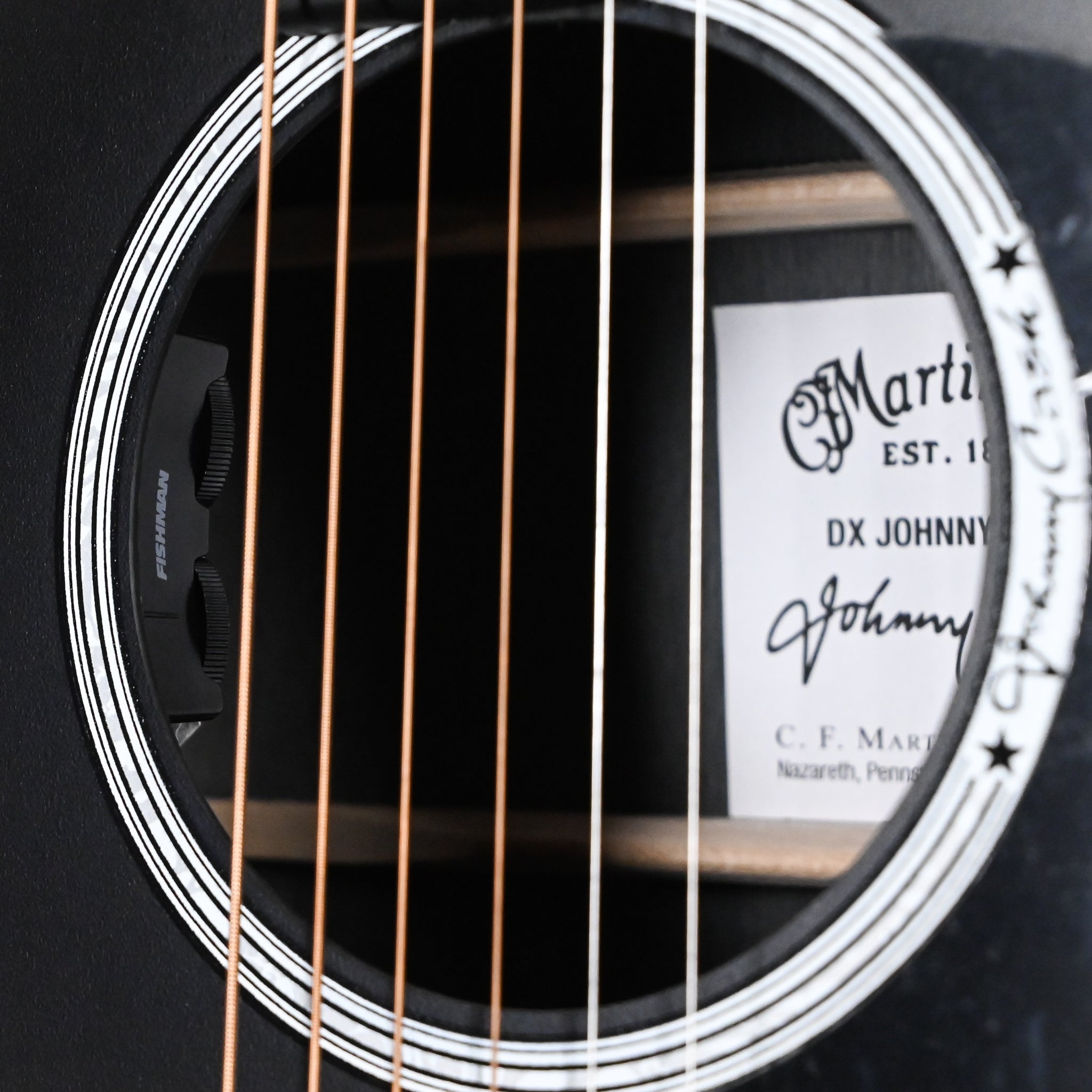 Martin DX Johnny Cash Signature Artist Editions, D-14 Fret, Acoustic/ Electrics 2026 (3093690)
