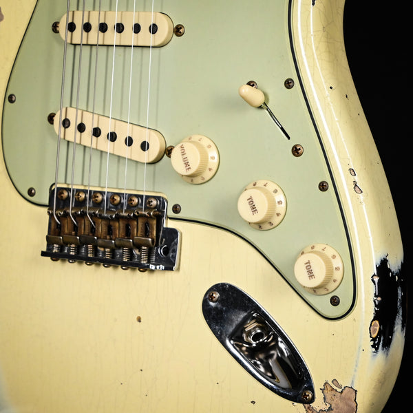 Fender Custom Shop '61 Stratocaster Heavy Relic- Aged Vintage White/ 3 Color Sunburst 2024 (CZ582776)